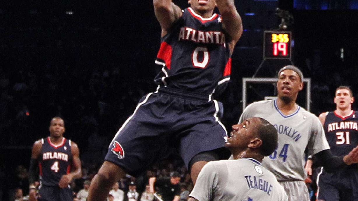 Hawks beat Nets, close in on playoff spot