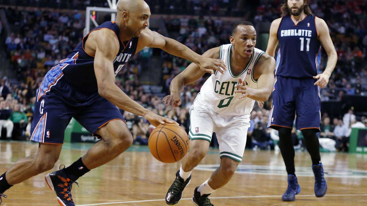 Bradley scores 22 as Celtics top Bobcats 106-103
