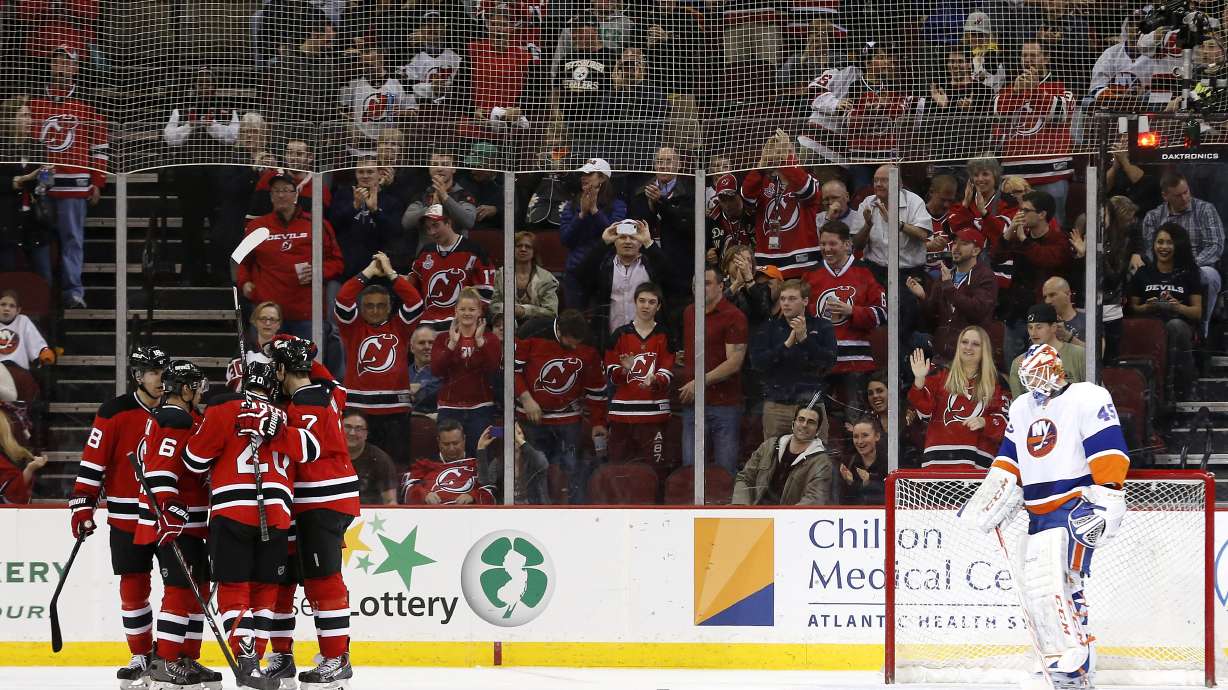 Islanders beat Brodeur in his possible last start