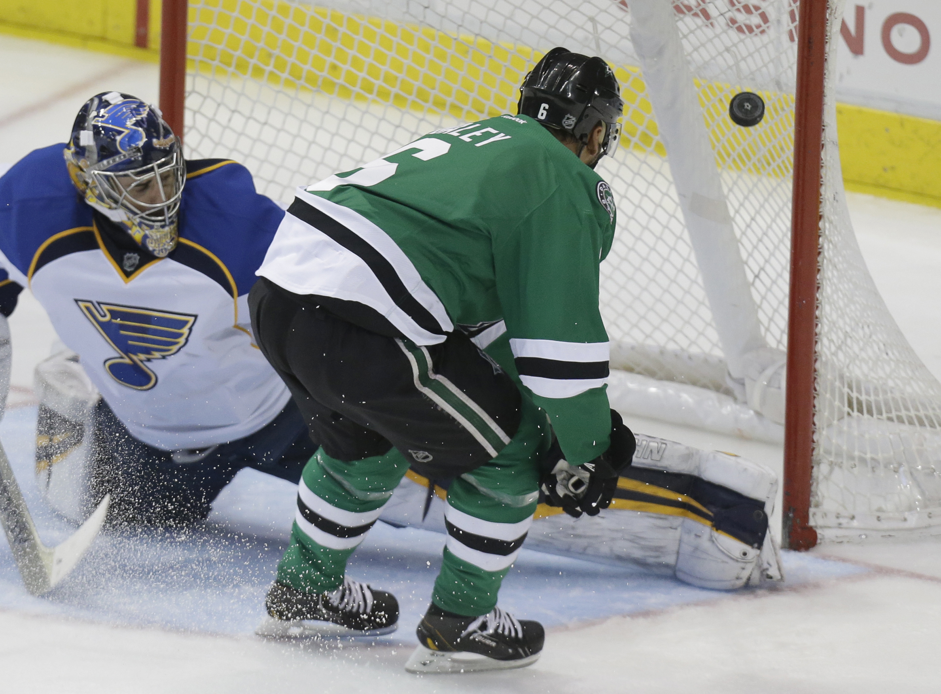 Daley, Stars beat Blues 3-0, end playoff drought