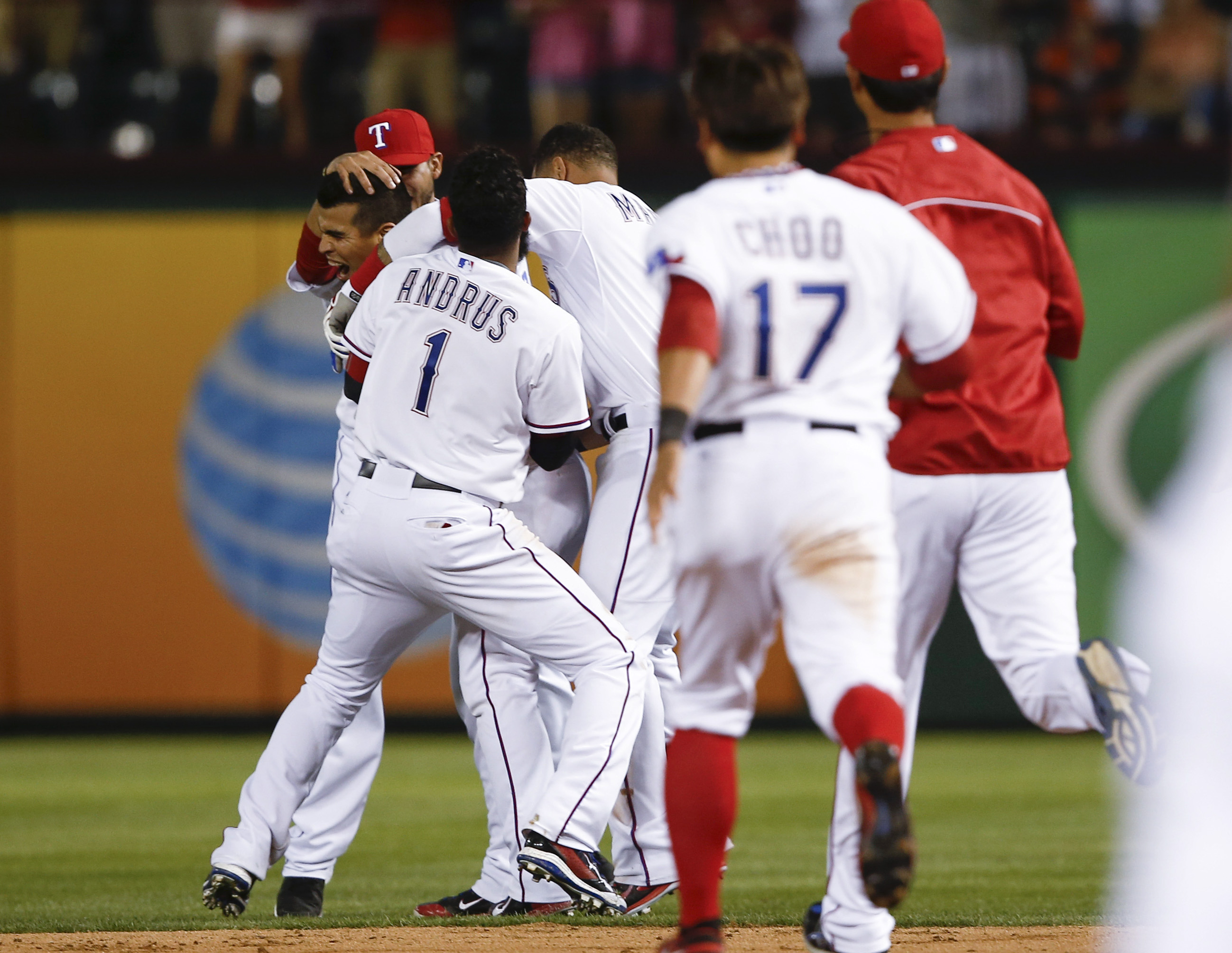 Chirinos' leads Rangers over Astros 1-0 in 12 inns