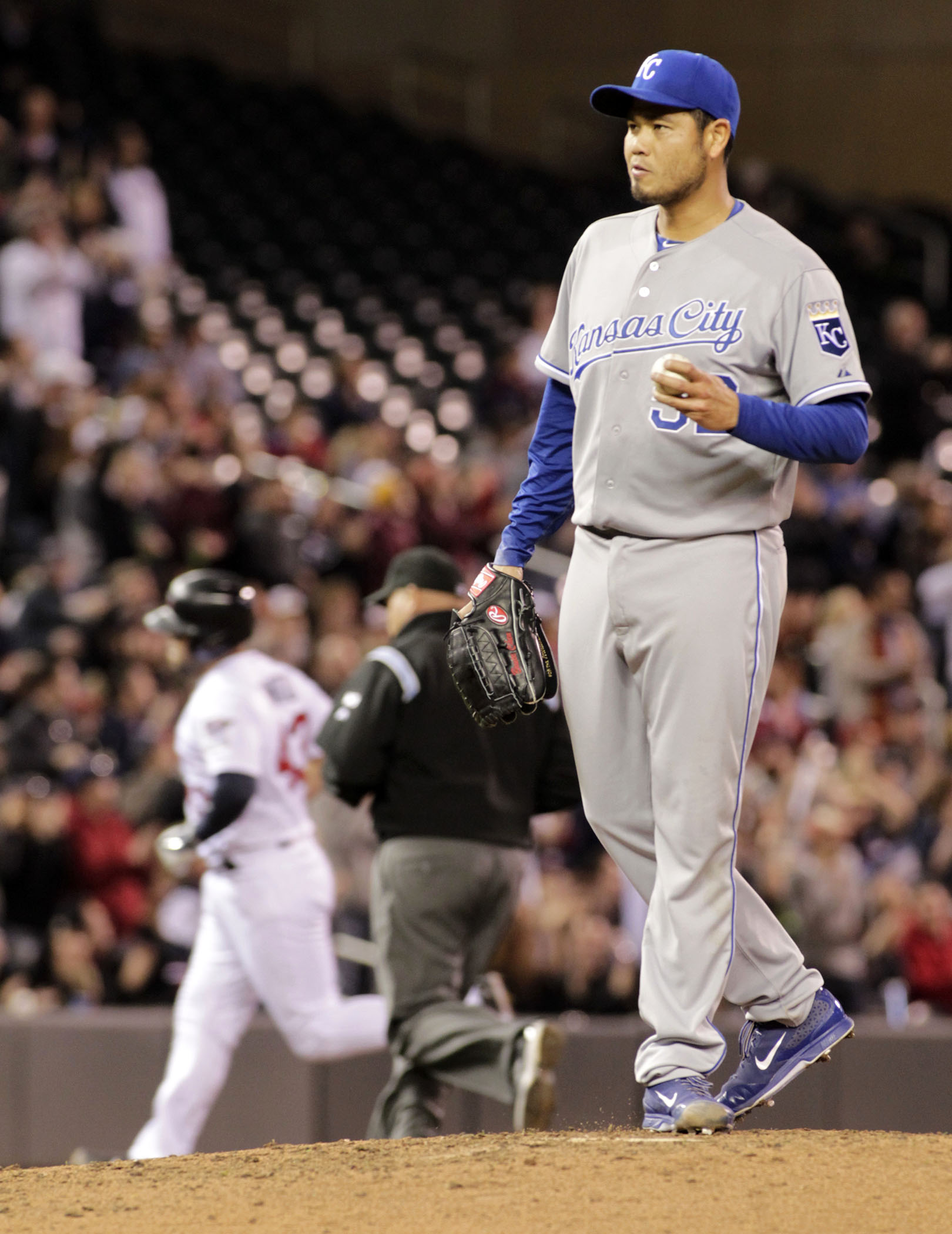 Chen struggles early, Royals routed 10-1 by Twins