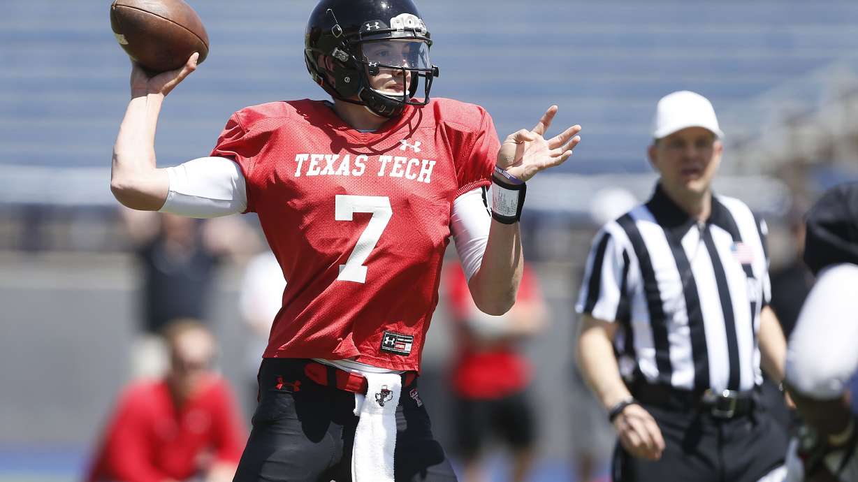 Kingsbury: QB Webb will start for Texas Tech