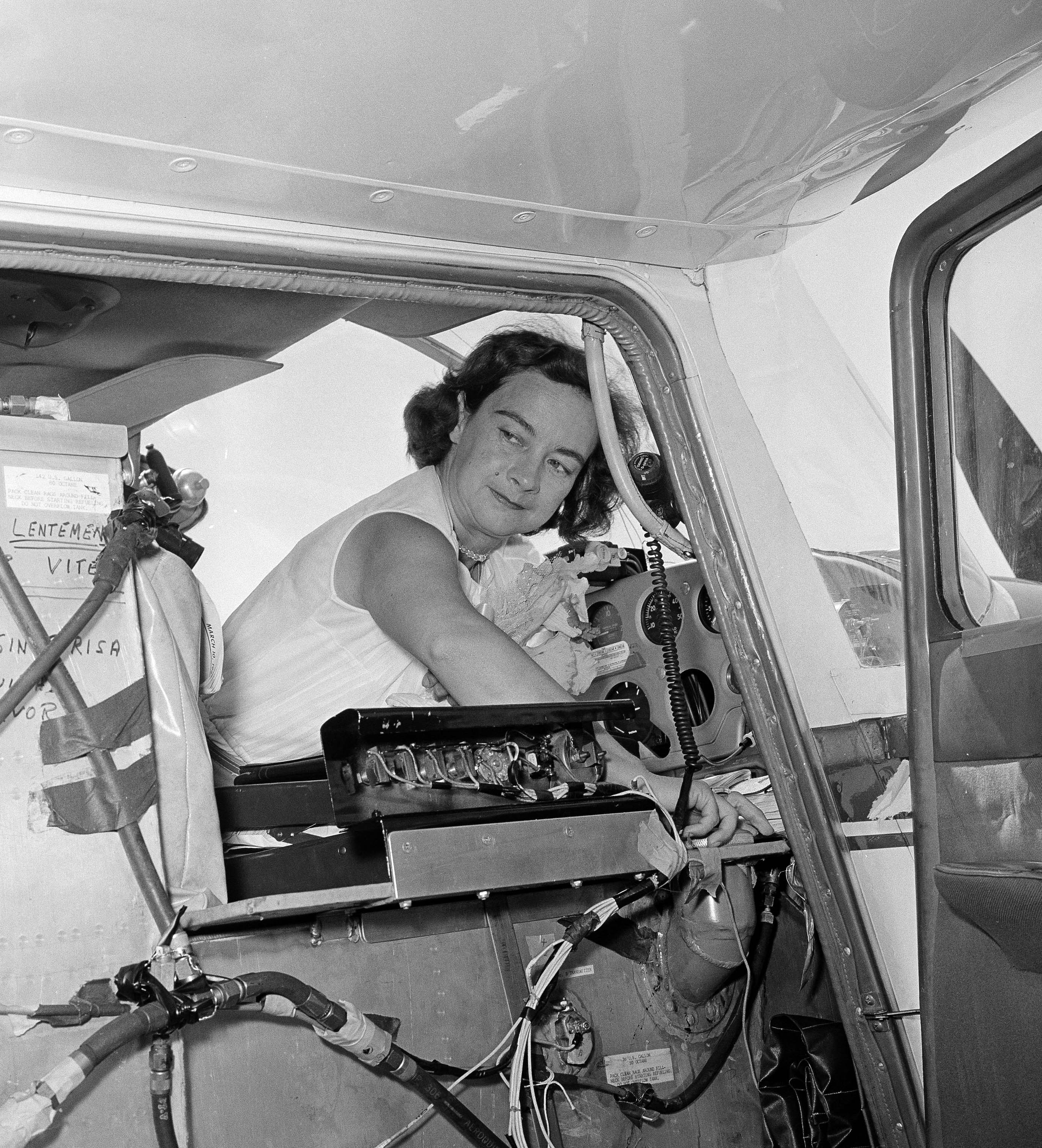 Woman recounts historic 1964 flight around world