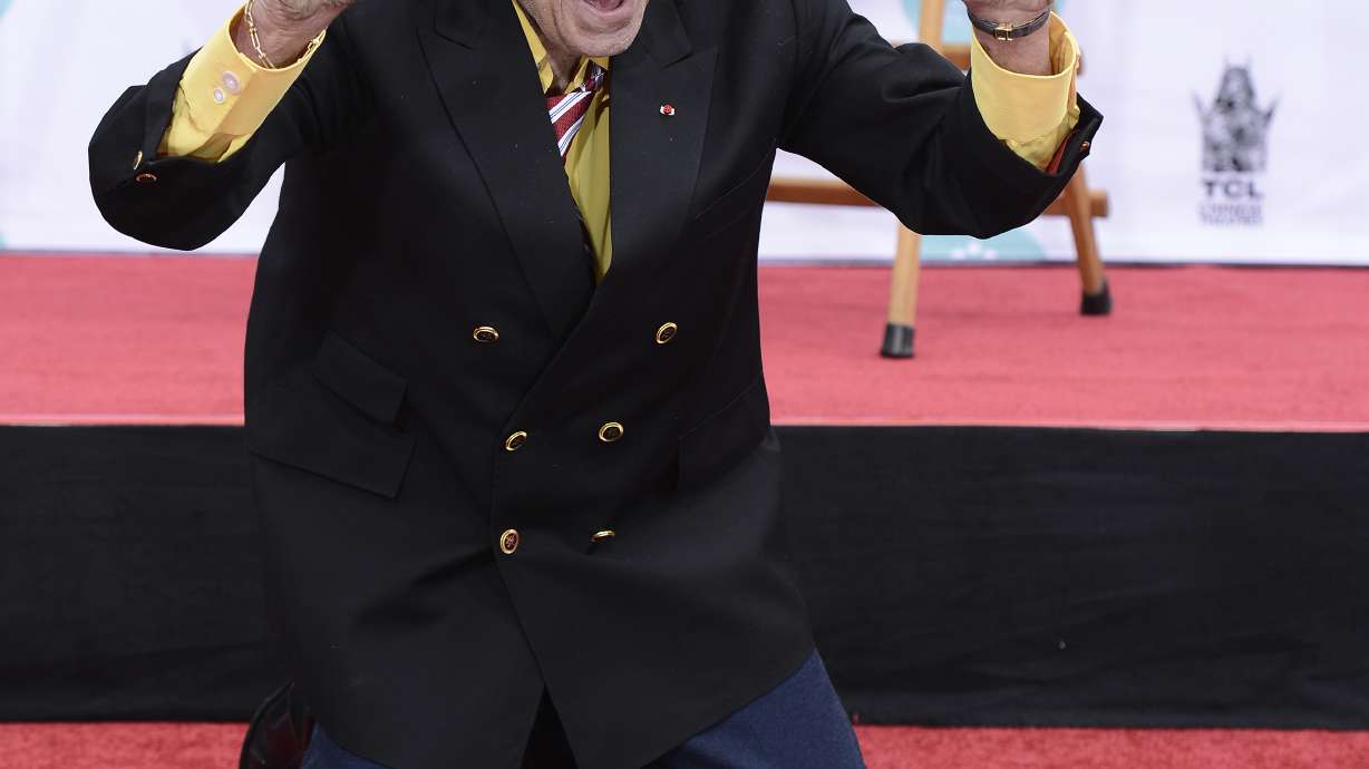 Jerry Lewis : Women are funny, but not when crude