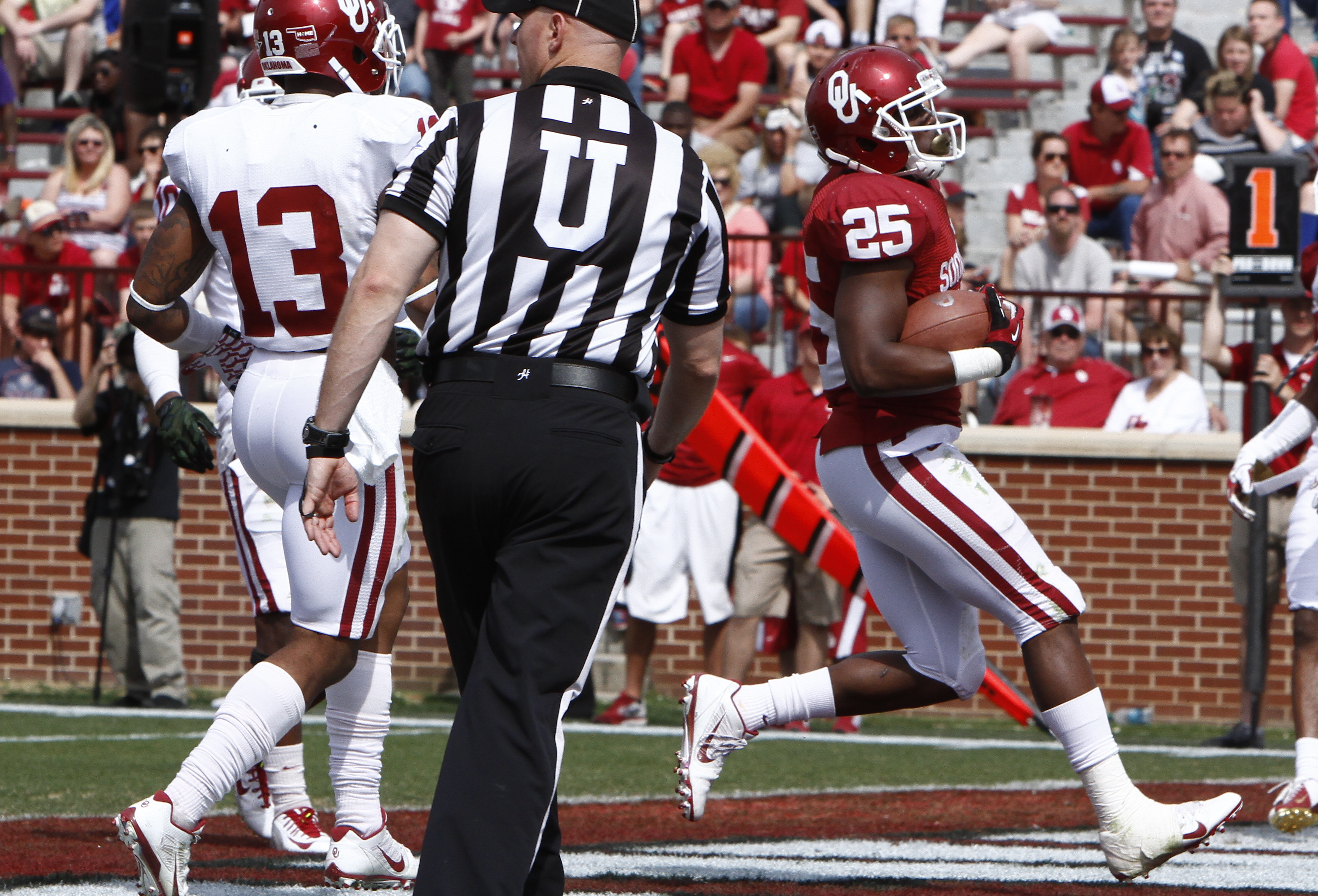 QB Baker Mayfield perfect in Oklahoma spring game