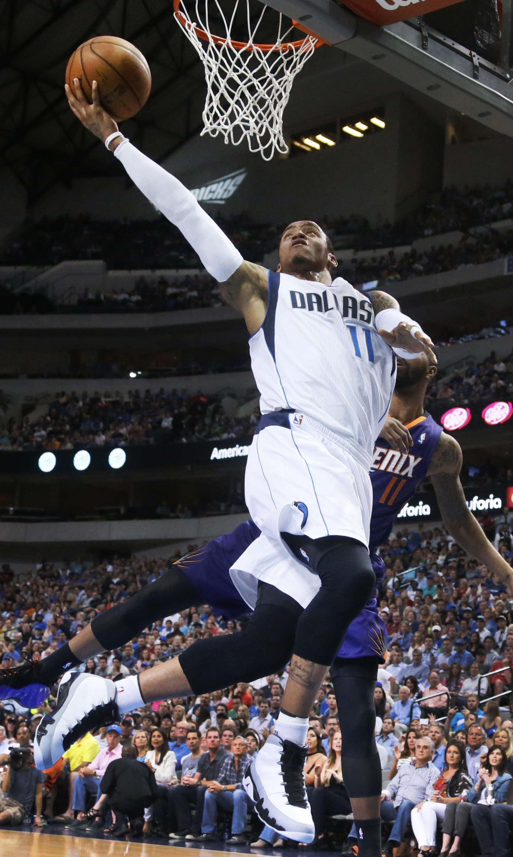 Ellis, Nowitzki top Suns, get Mavs in playoffs