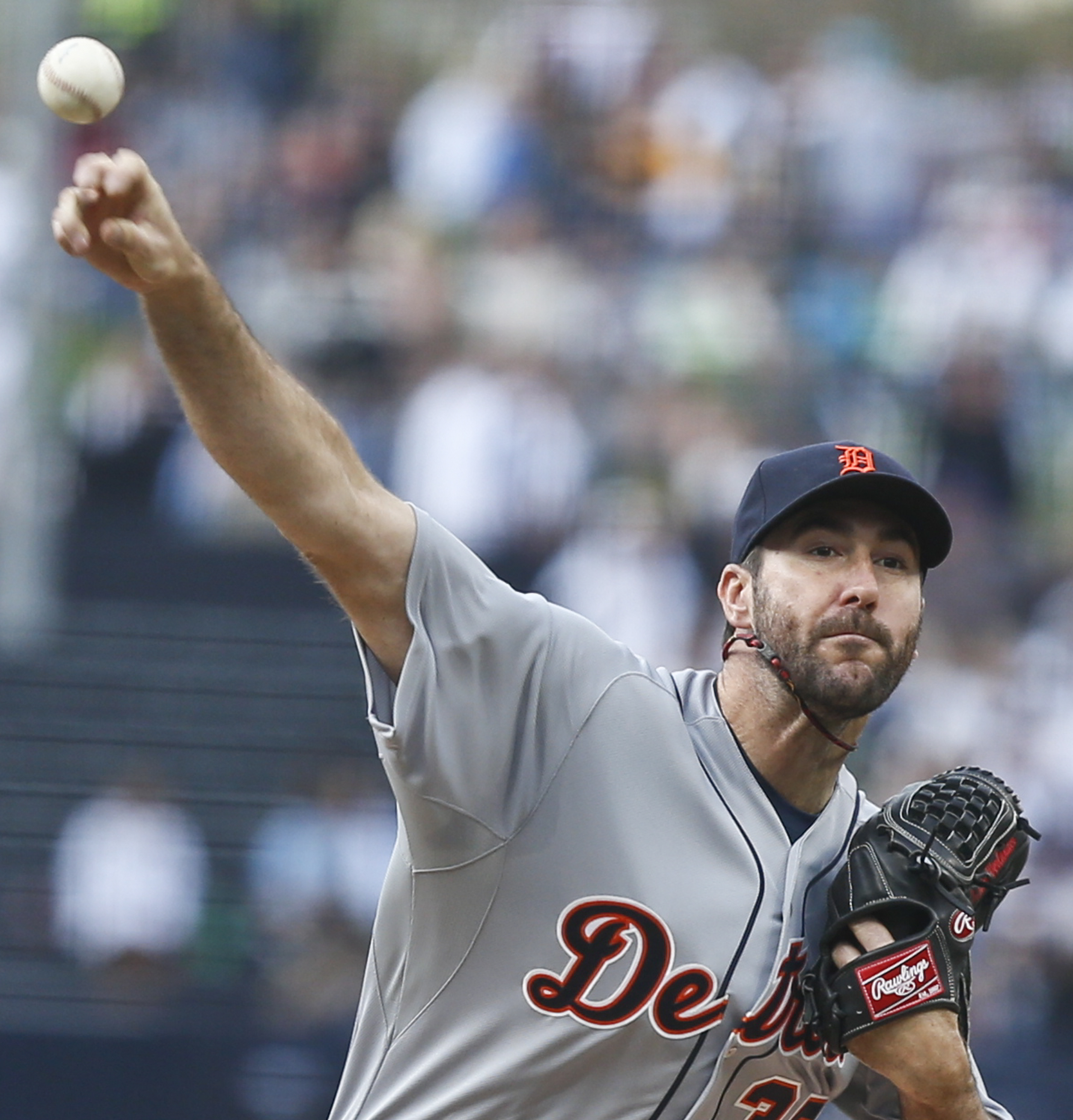 Verlander gets first 2 hits, Tigers top Padres 6-2