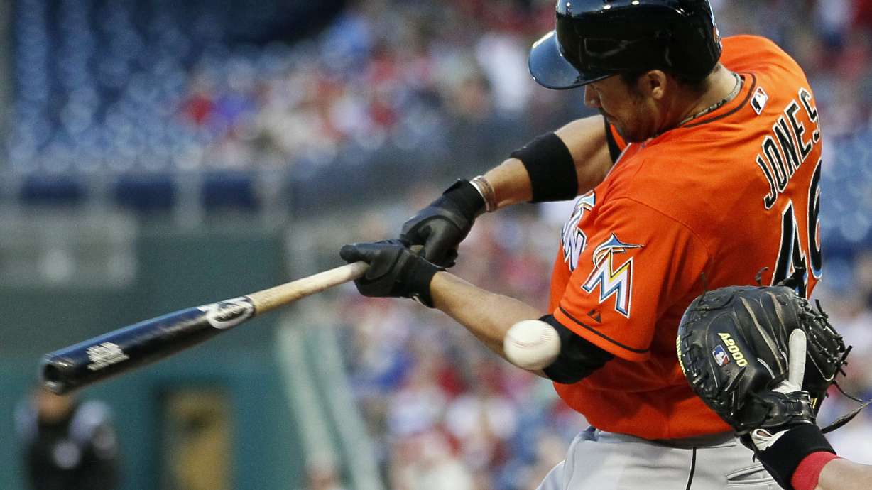 Rollins homers in 10th, Phillies beat Marlins 5-4