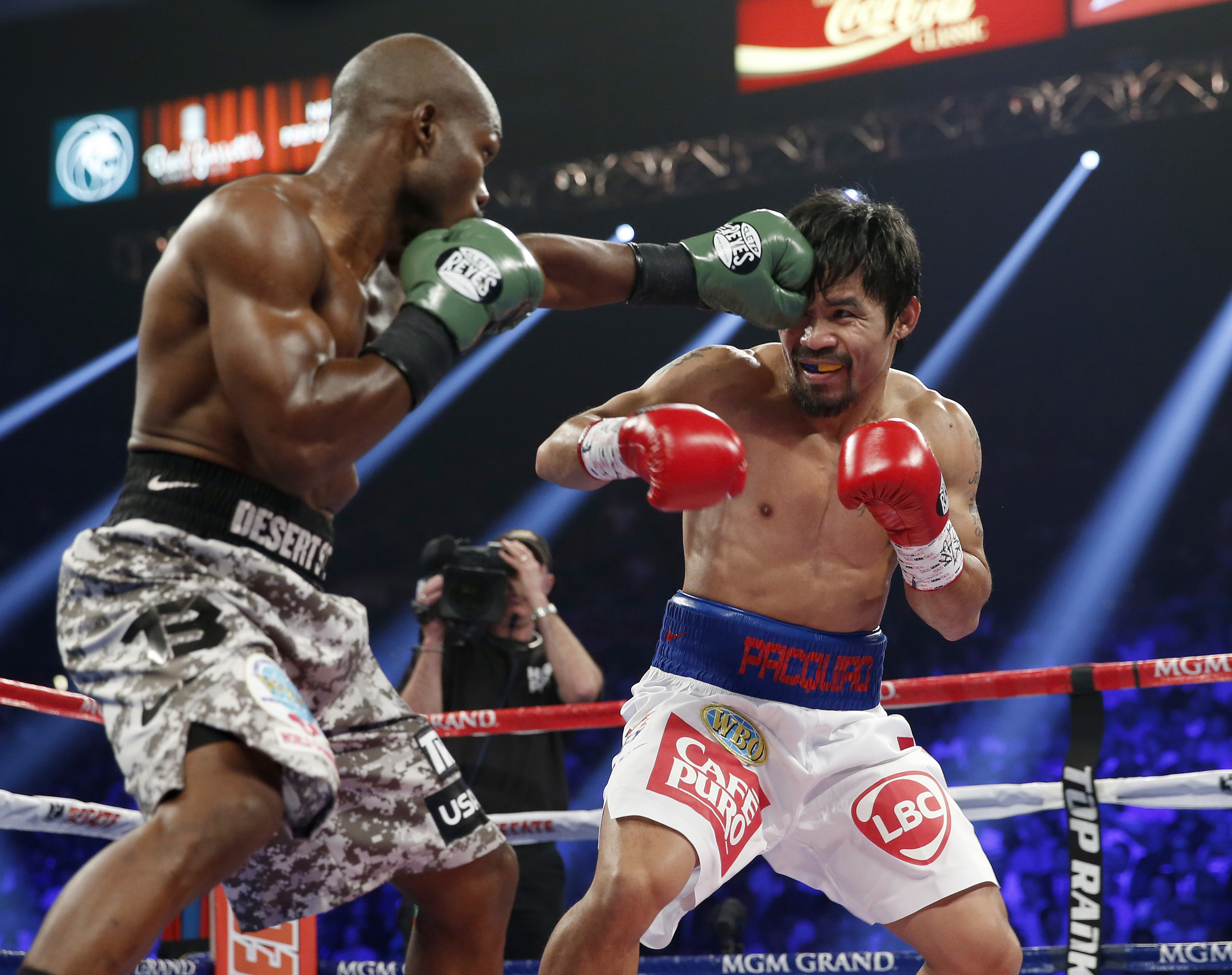 Pacquiao beats Bradley by decision in rematch
