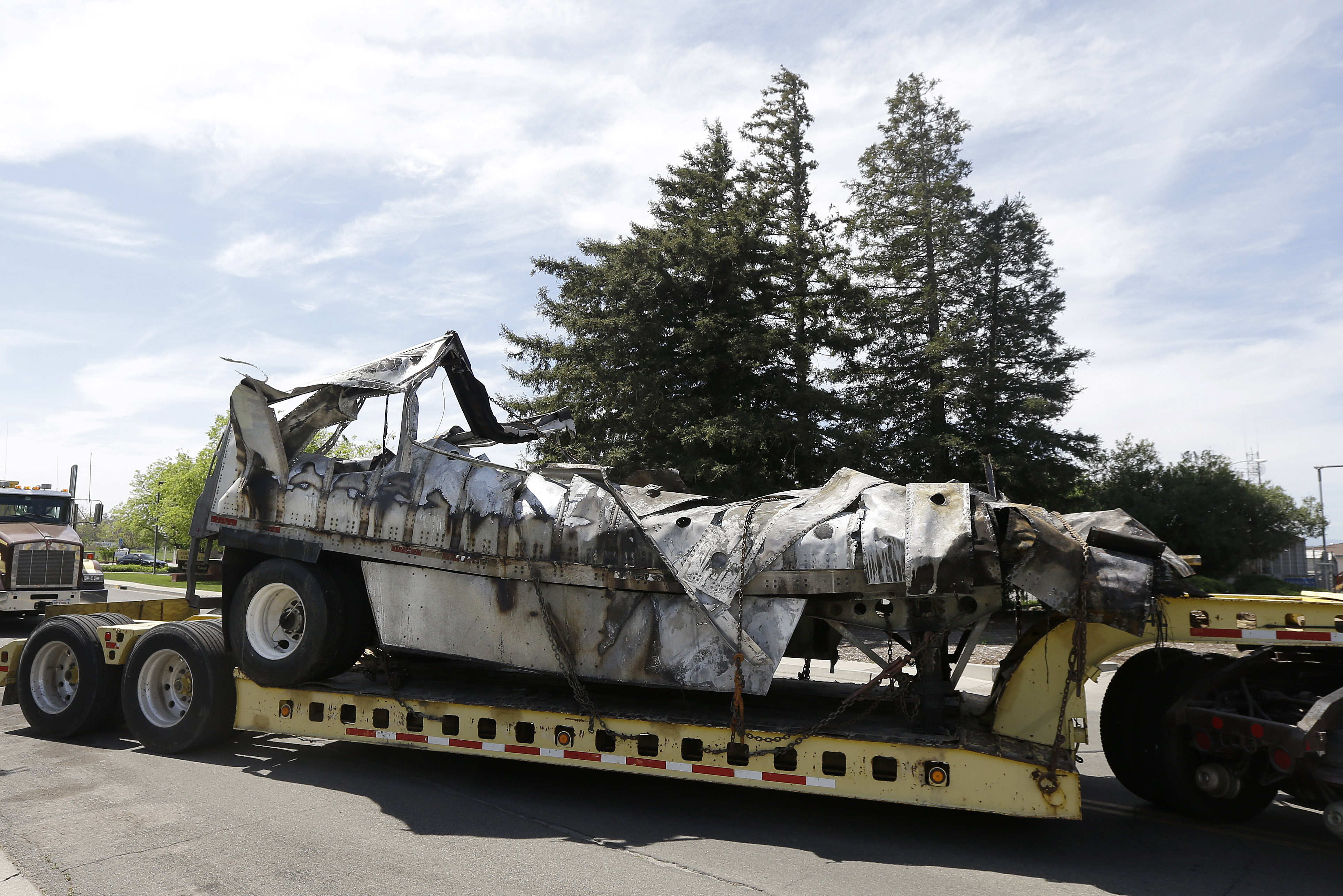 NTSB: No evidence of pre-impact fire in bus crash