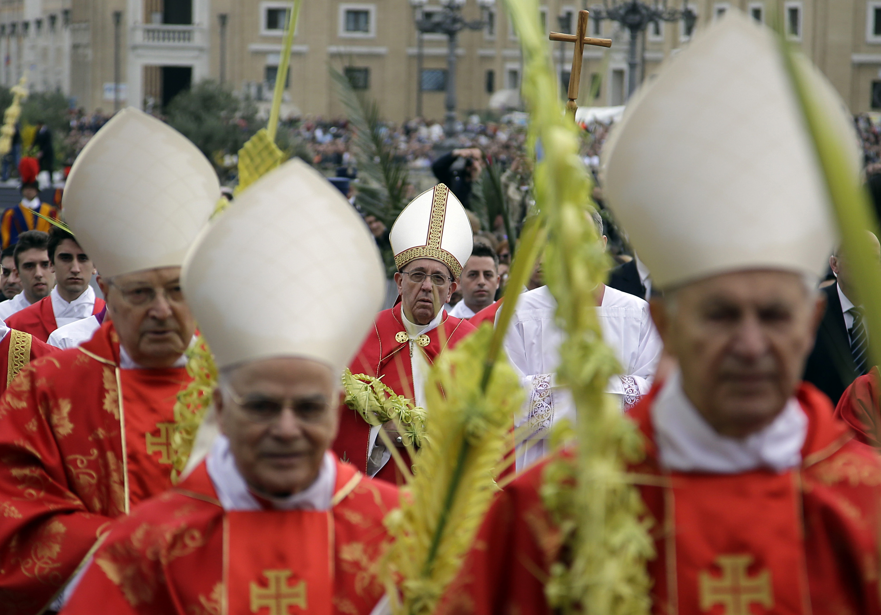 Pope poses for 'selfies' after Palm Sunday homily