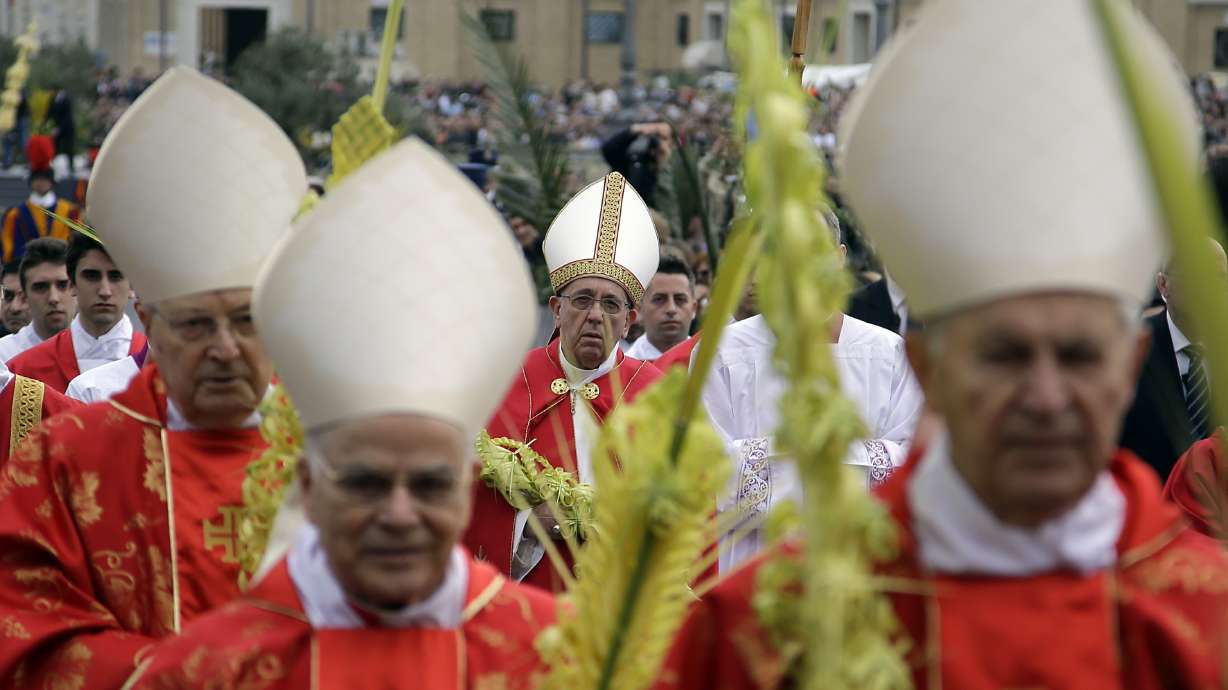 Pope poses for 'selfies' after Palm Sunday homily