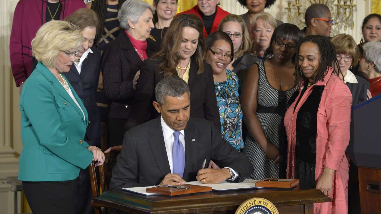 Obama, Republicans compete for support among women