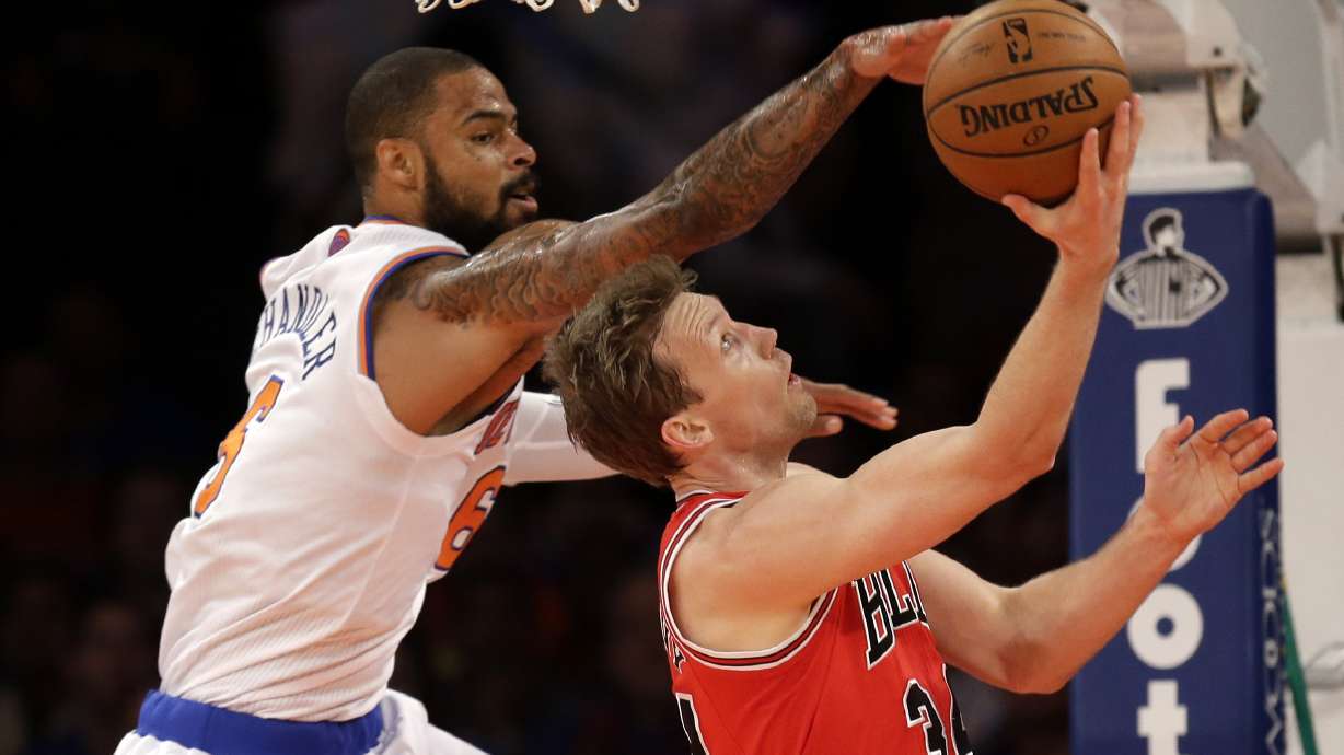 Newly eliminated Knicks stop Bulls' streak at 7