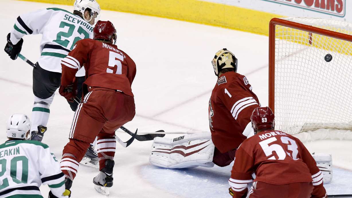 Coyotes beat Stars 2-1 to end season
