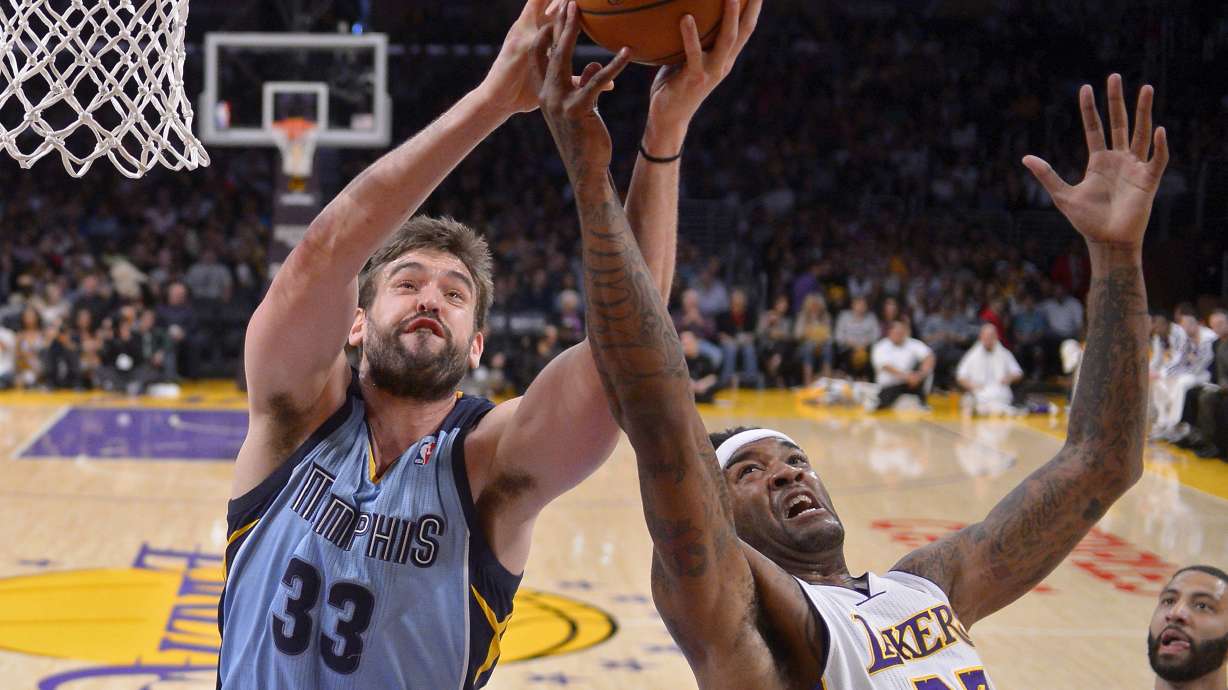Grizzlies beat Lakers 102-90; stay in playoff hunt