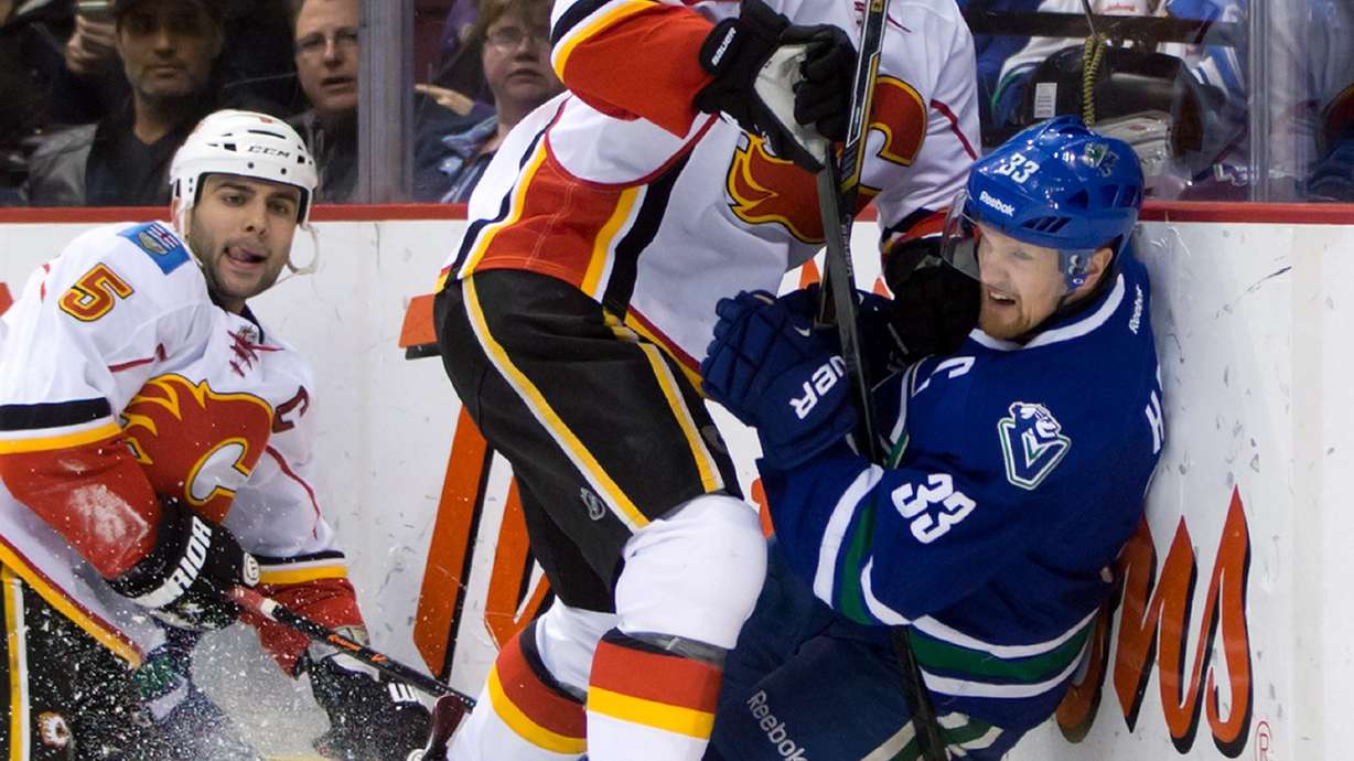 Daniel Sedin injured in Canucks' win over Flames
