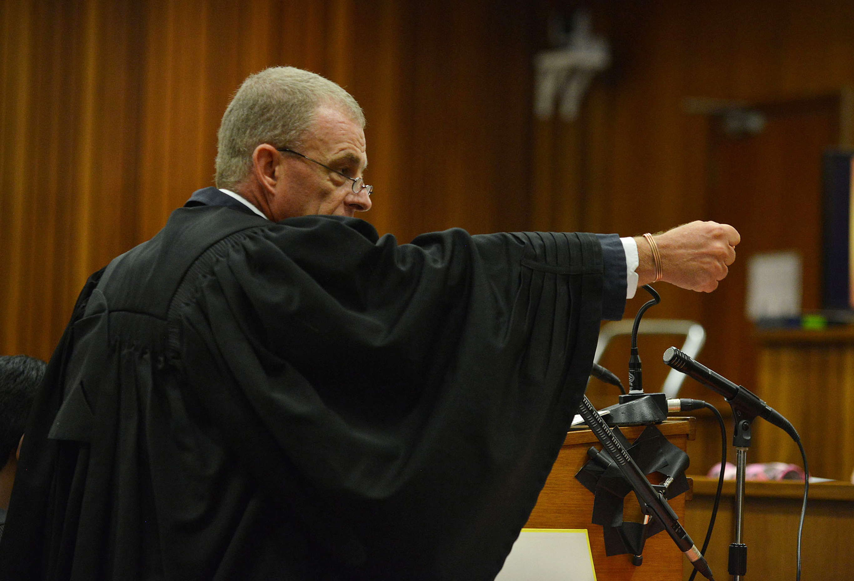 Prosecutor's unrelenting questions to Pistorius