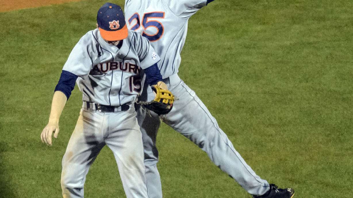 Augie's Longhorns bounce back after miserable '13