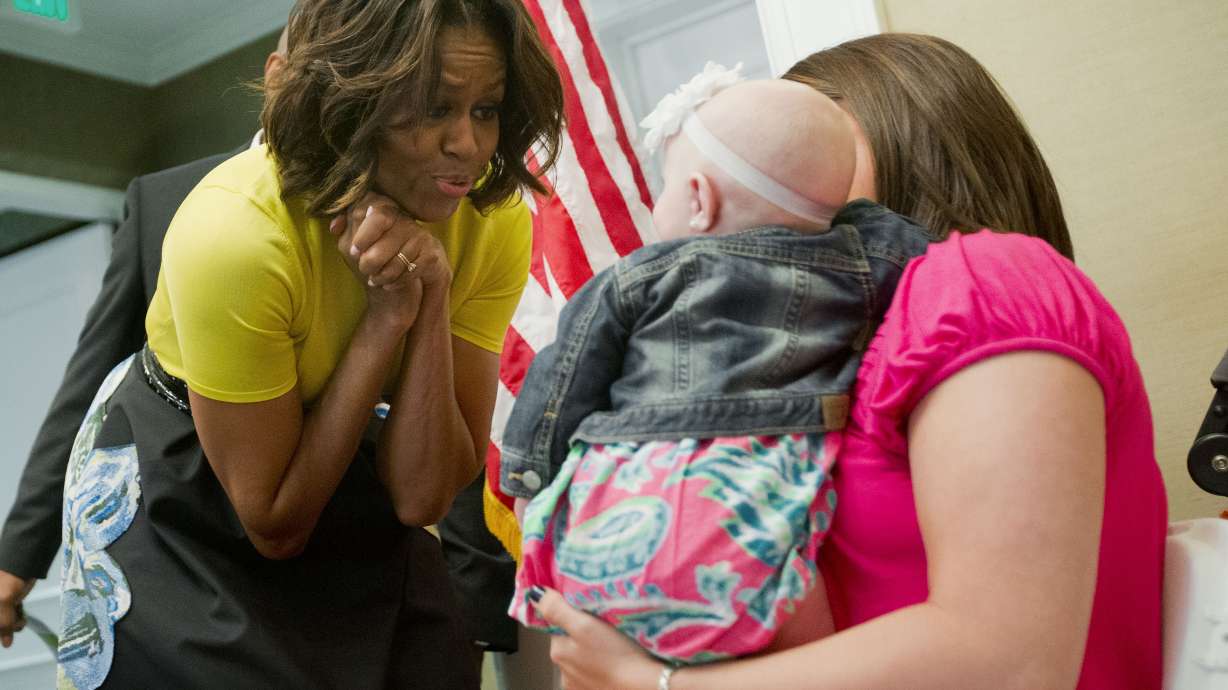Mrs. Obama, 'first dogs' visits military families