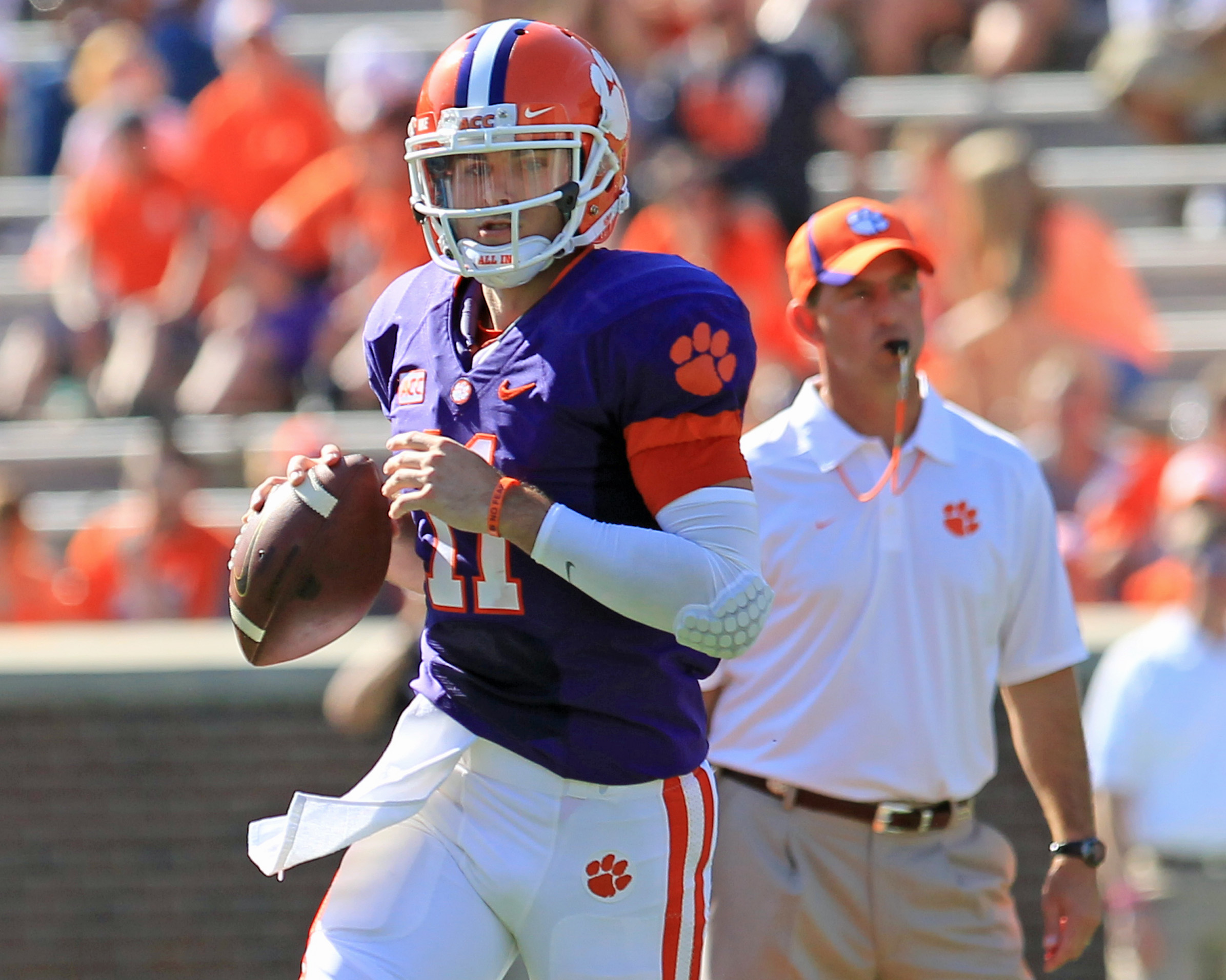Clemson dismisses QB Kelly after sideline argument