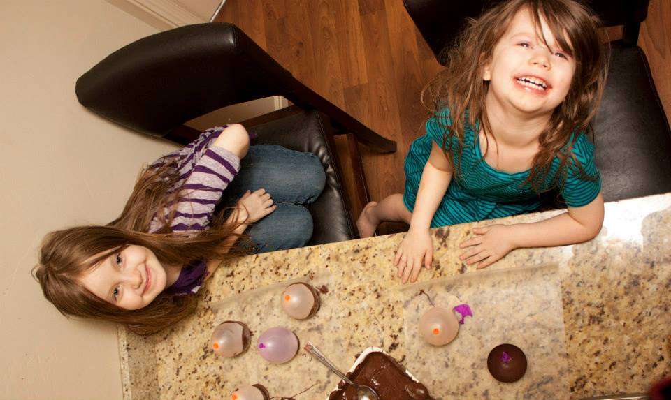 Cómo hacer un bol de chocolate con la ayuda de un globo