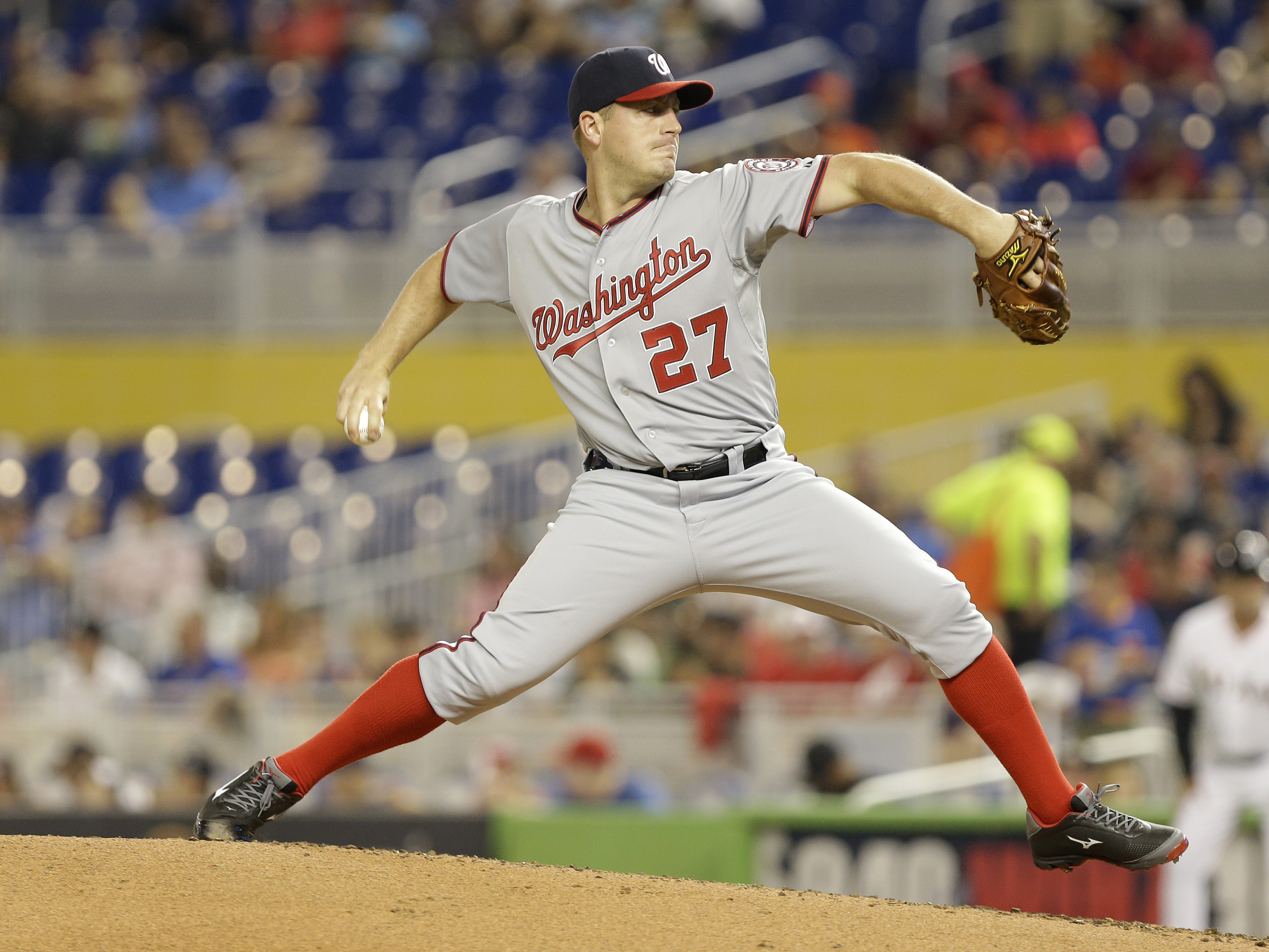 Nats hand Marlins 8th straight loss, 9-2