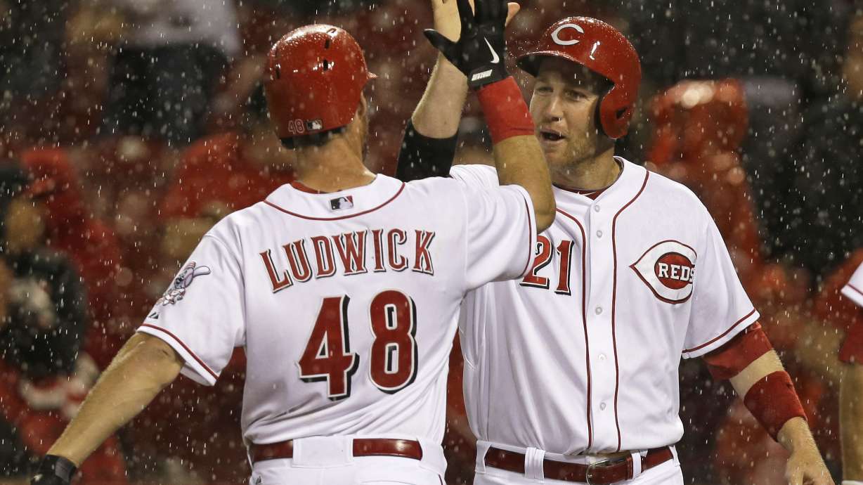 Reds, Pirates hit 10 HRs before game is suspended
