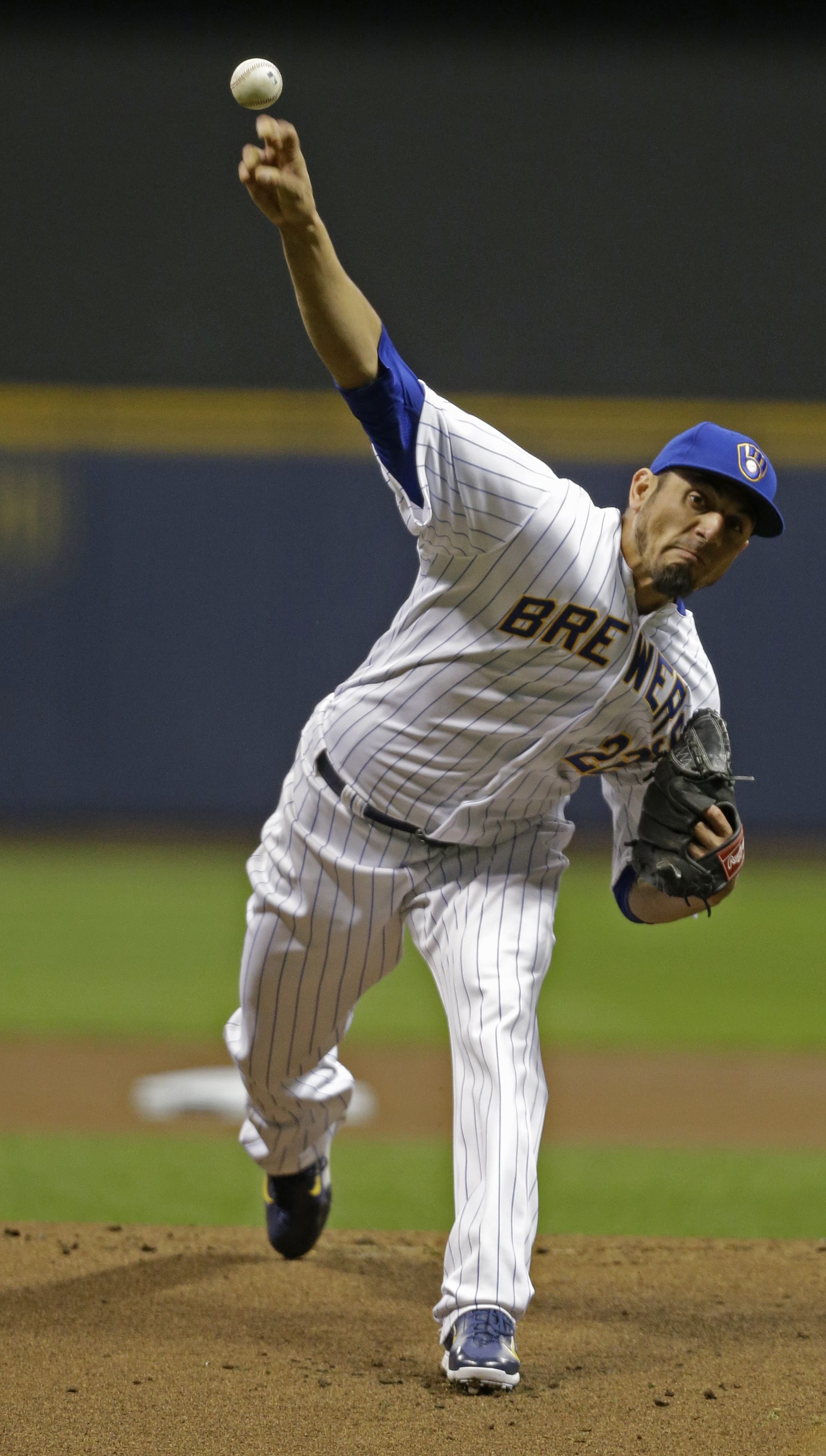 Brewers' 9-game win streak halted by Cards, Lynn