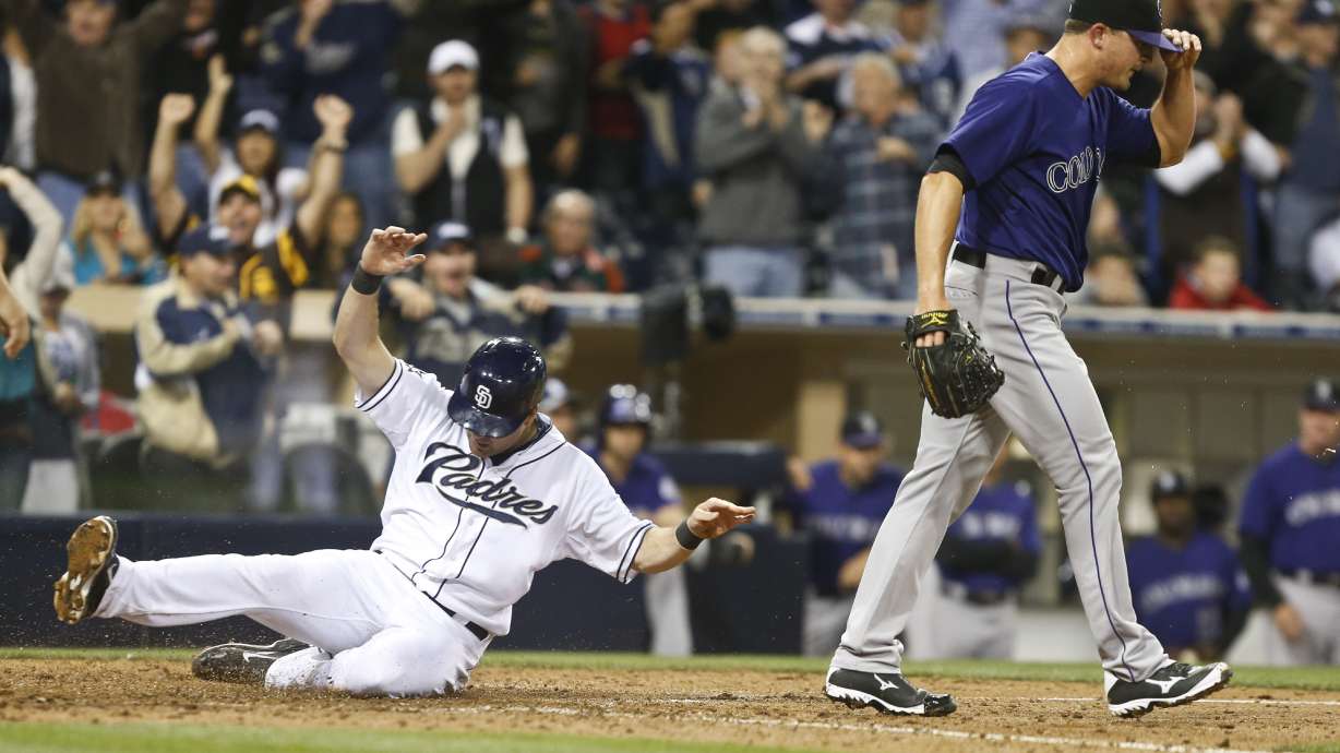 Wild pitch, throwing error gives Padres win