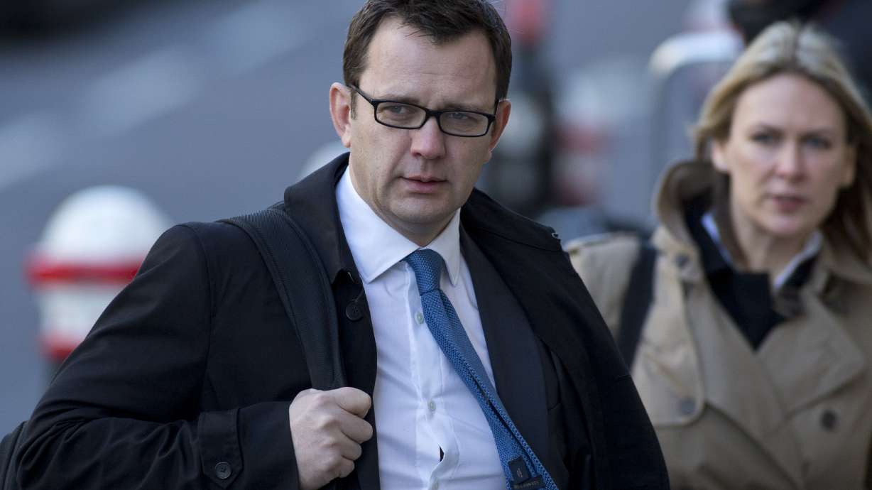 Coulson: 'Didn't know about tabloid phone hacking'