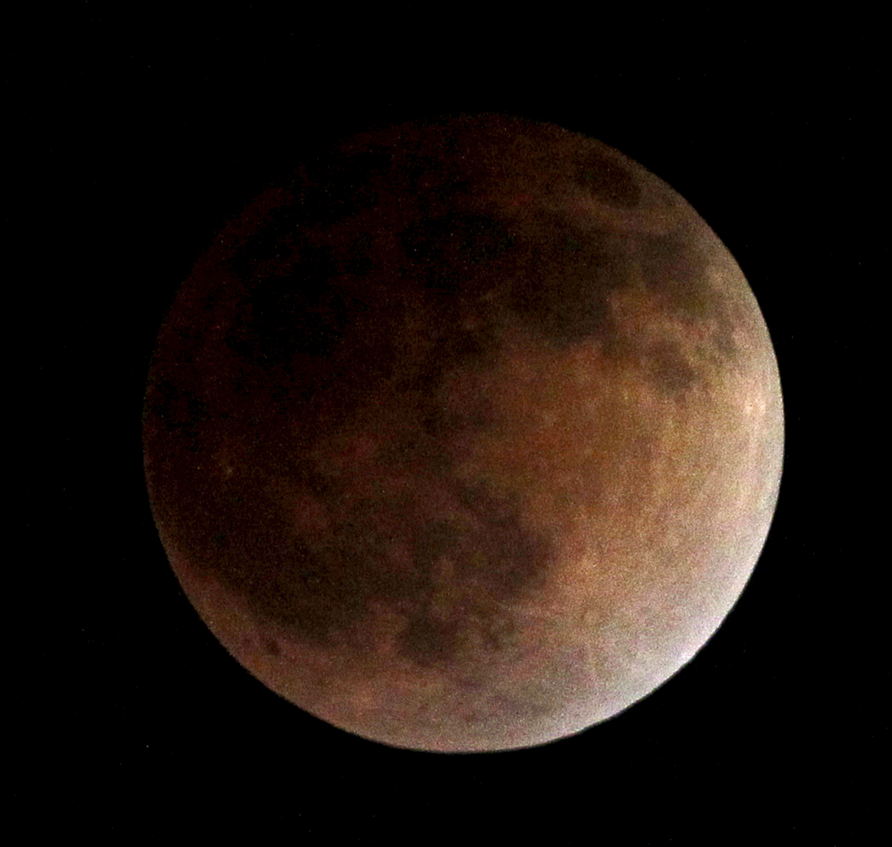 Full lunar eclipse delights Americas, 1st of year
