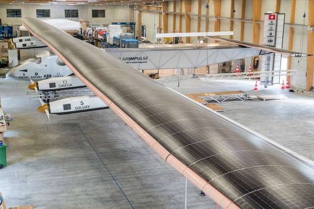 The Swiss duo unveiled last week Solar Impulse
2, a revolutionary aircraft designed to achieve
the longest ever flight in the history of
aviation in terms of duration for a single
pilot. It will attempt to fly non-stop for 120
hours (yes, that's five successive days and
nights) over oceans and continents without a
drop of fuel.