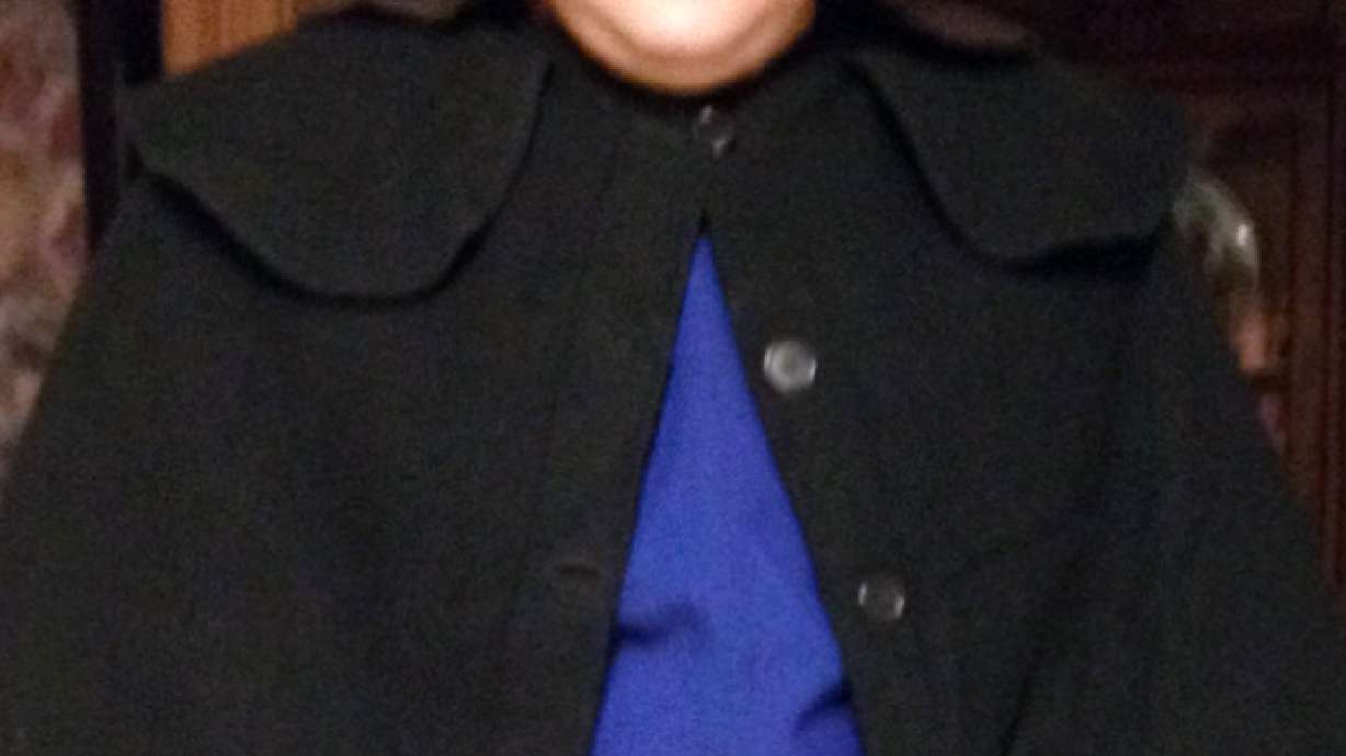 Male cop dresses as Amish woman to stop flasher