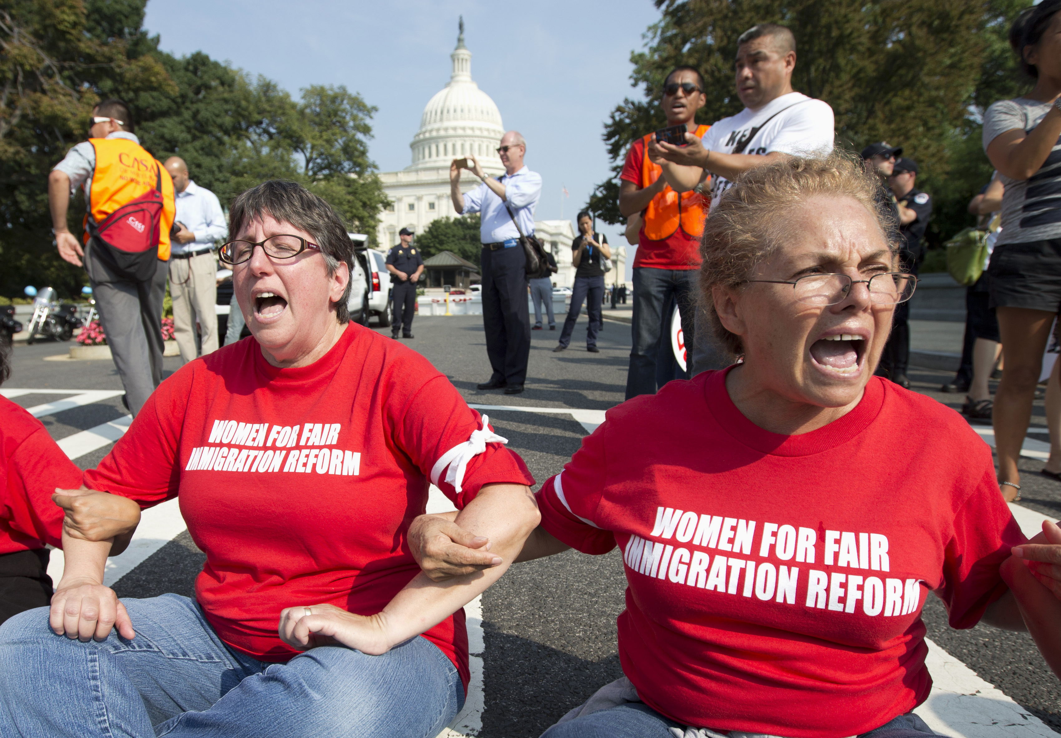 Immigration activists urge Obama to act boldly