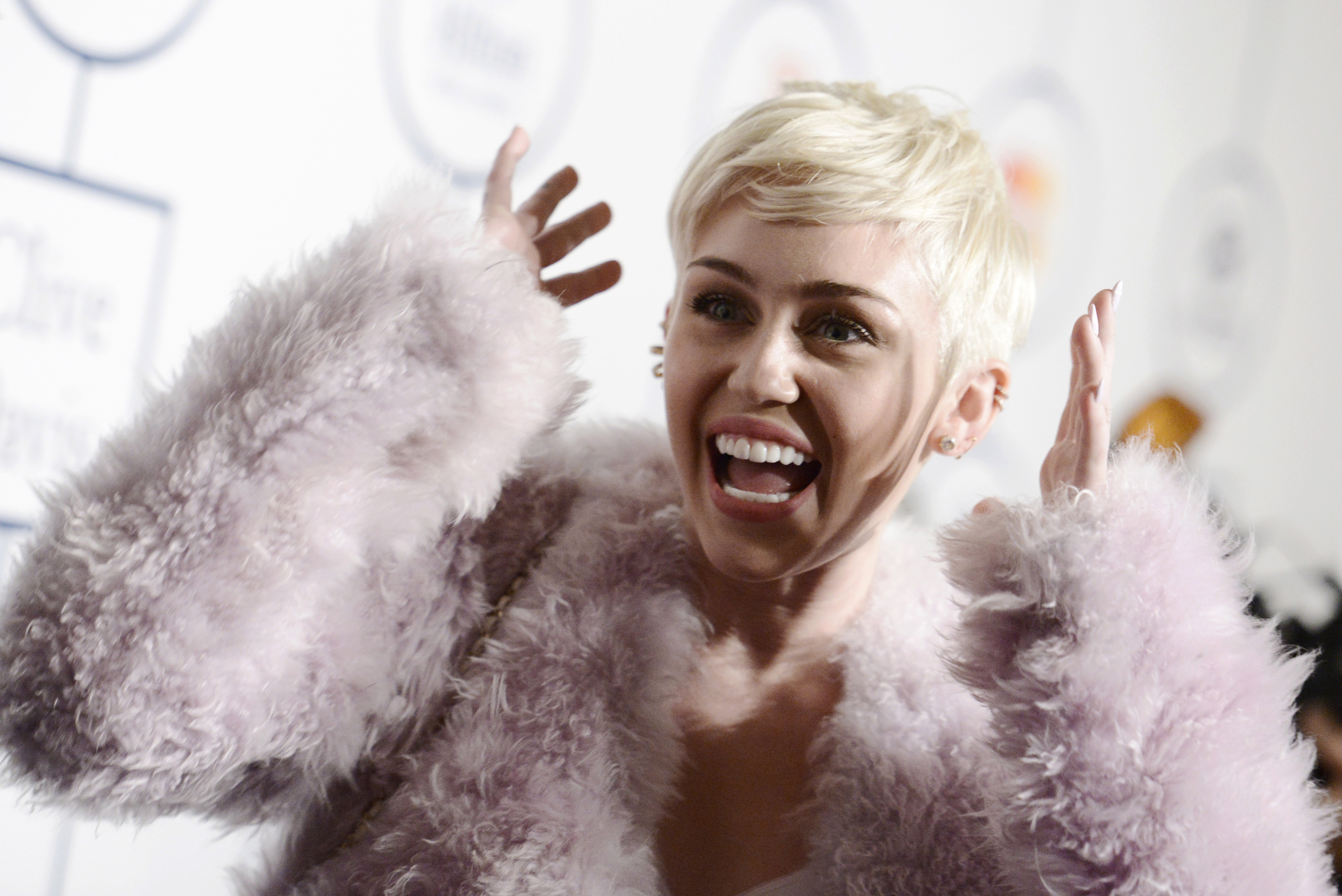 Miley Cyrus hospitalized, cancels Kansas City show