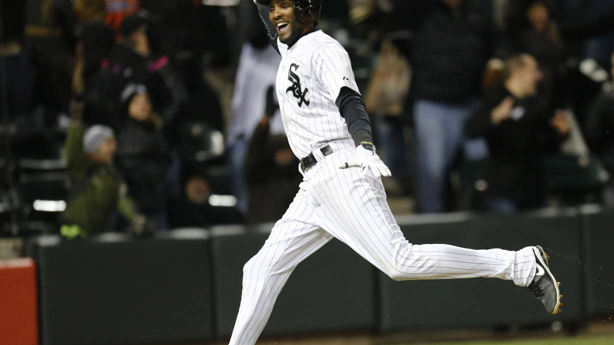 White Sox slip past Red Sox 2-1 on error in 9th