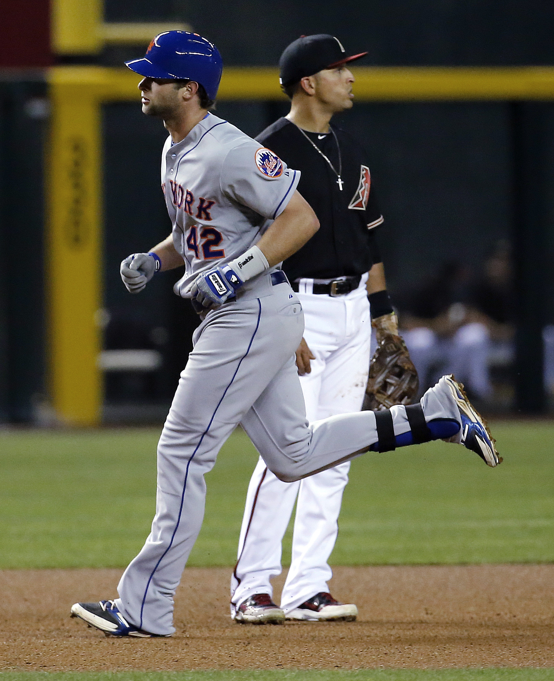 Mets jump on struggling D-backs early in 9-0 win