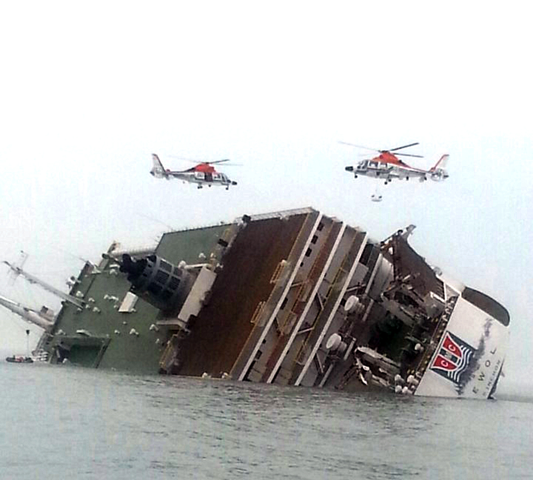 Fears rise for missing in SKorea ferry sinking