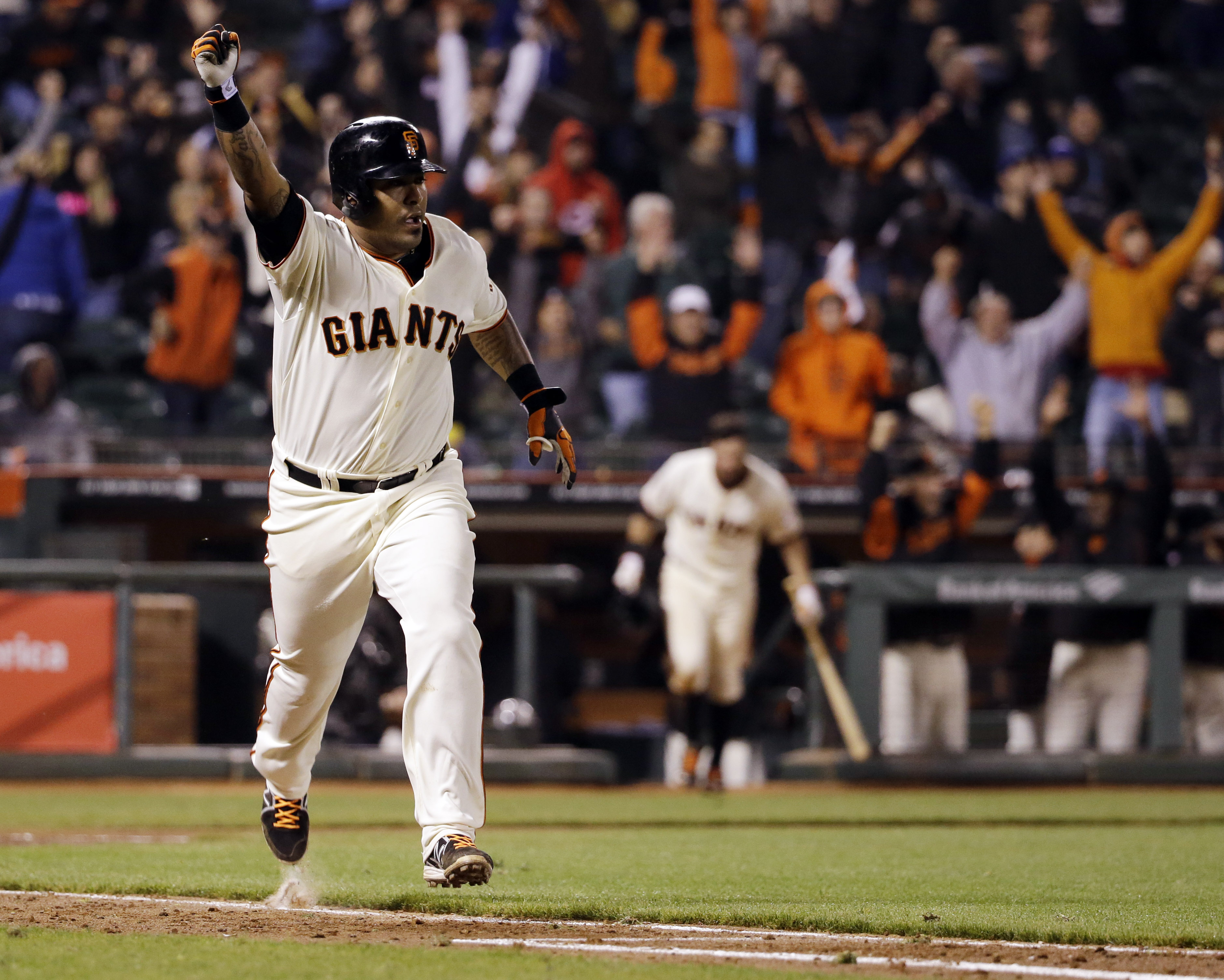 Sanchez lifts Giants over Dodgers 3-2 in 12