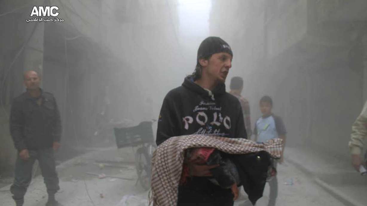 Jordanian jets strike vehicles on Syrian border