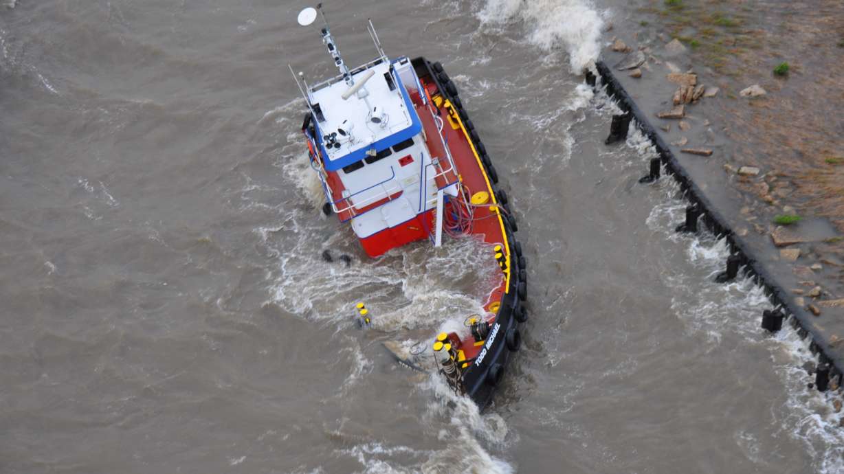 3 rescued from ship taking on water in New Orleans
