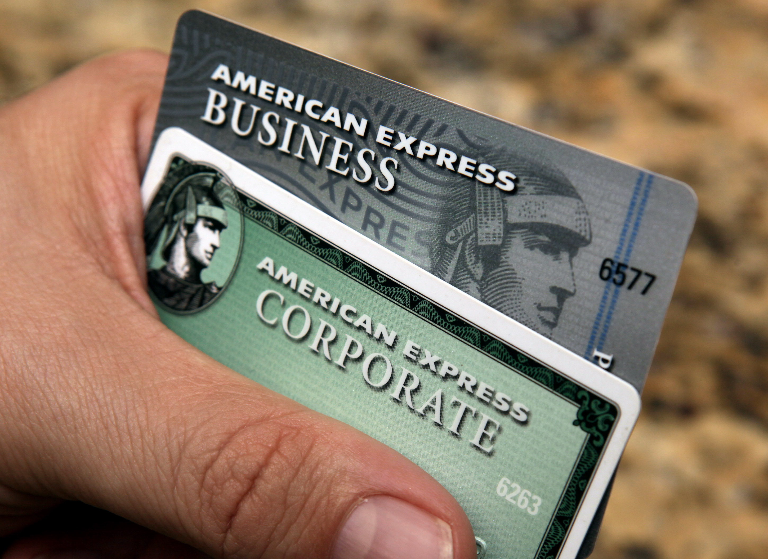 AmEx posts higher 1Q profit as spending picks up