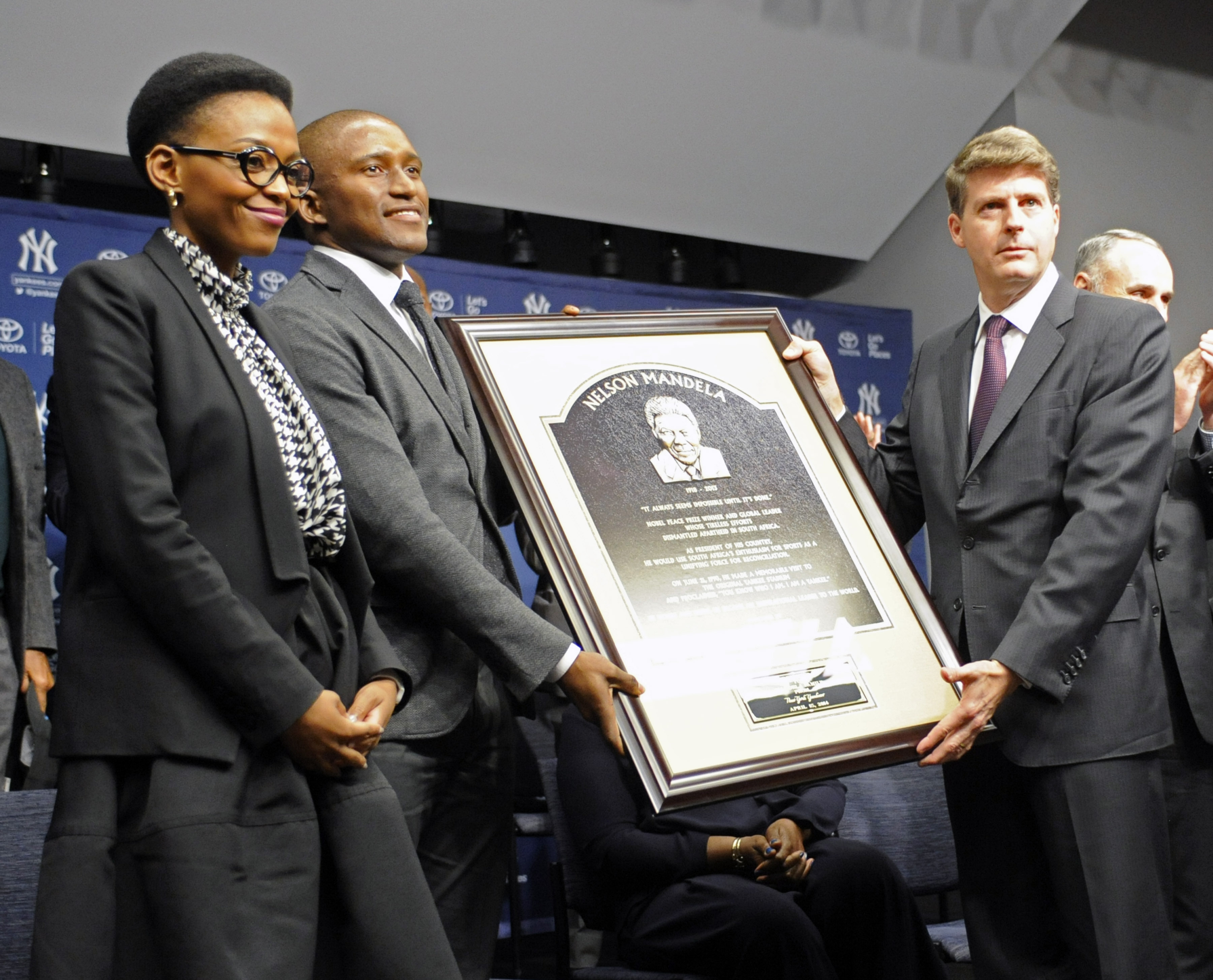 Yankees unveil plaque for Nelson Mandela