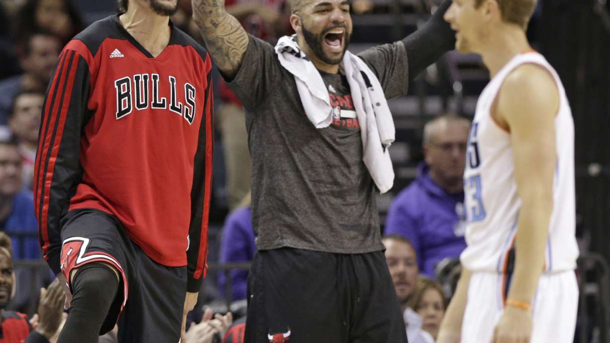 Walker leads Bobcats over Bulls in OT, 91-86