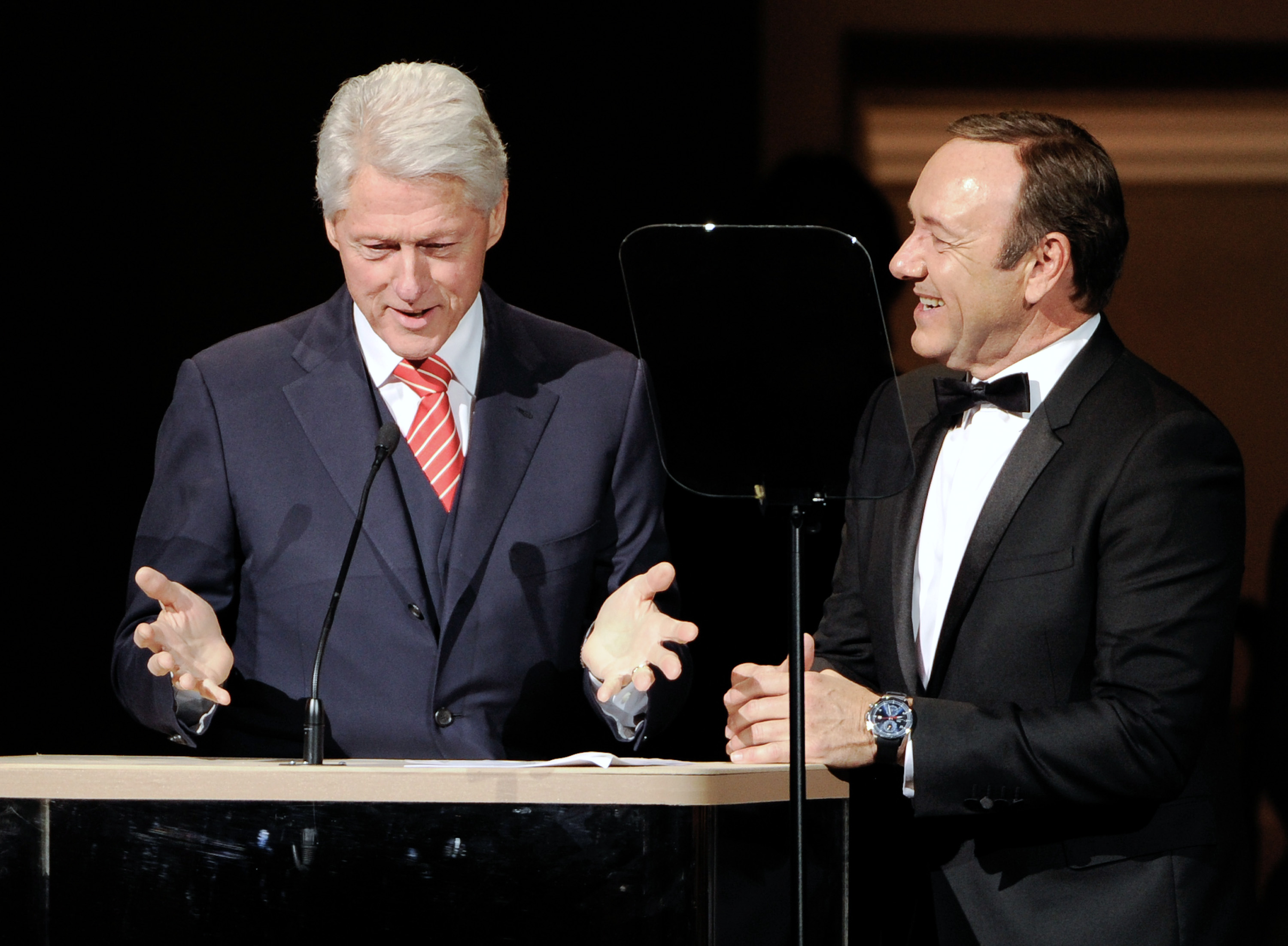 Bill Clinton jokes with Spacey at benefit concert