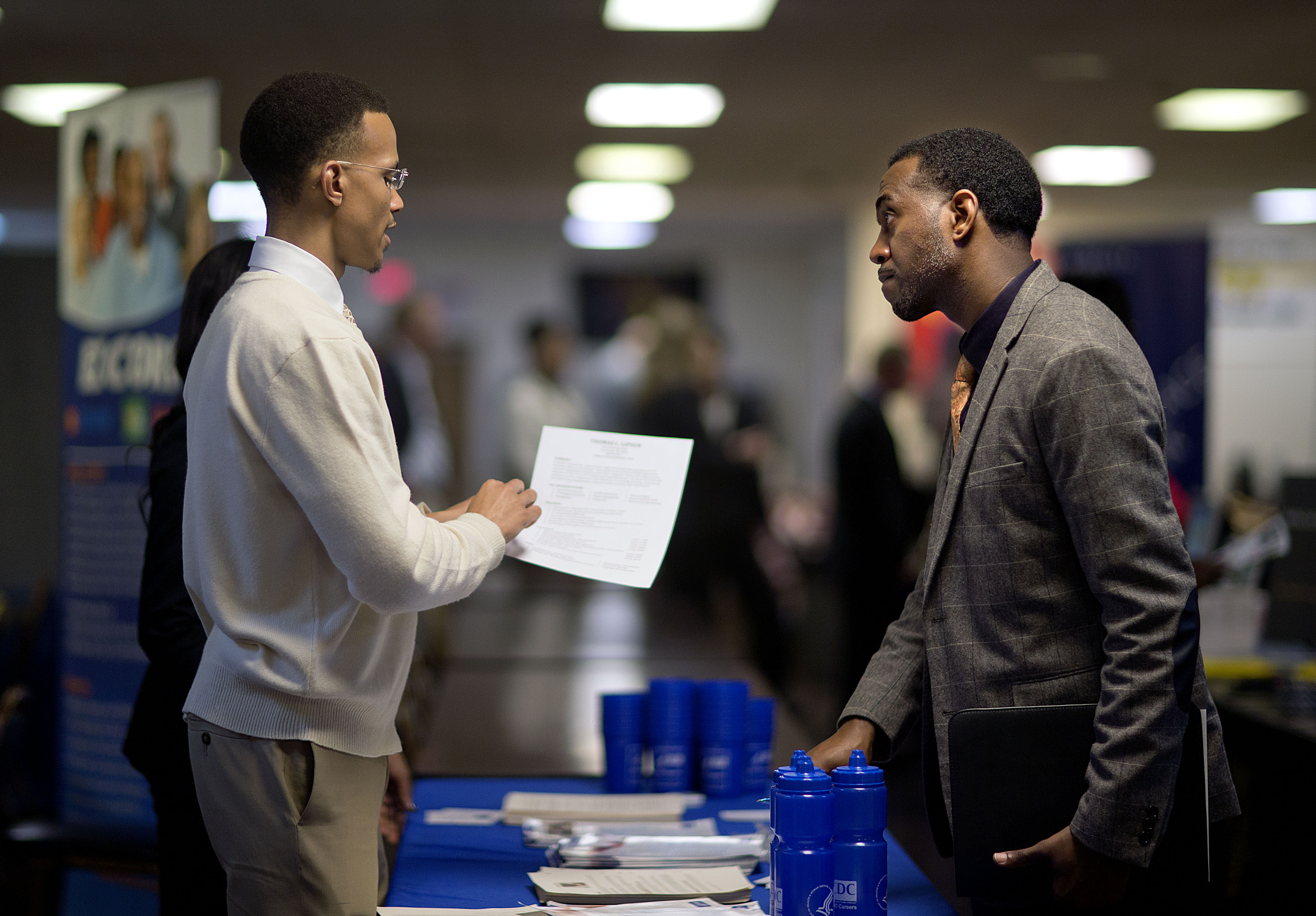 Unemployment rates fall in 21 US states last month