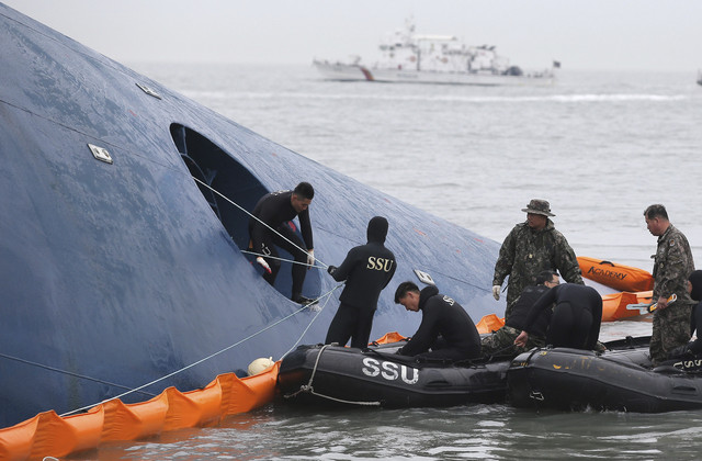 Vice principal saved from Korea ferry found hanged