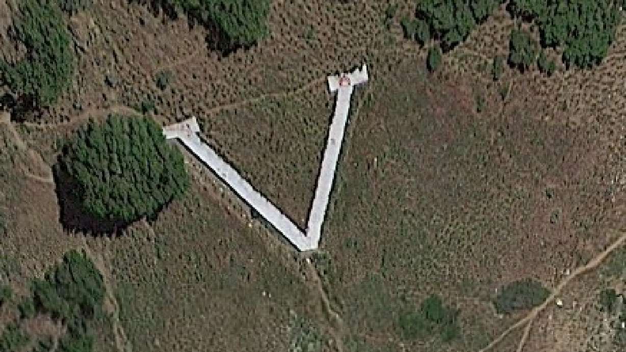 Students, alumni rally to save 'V' on mountain